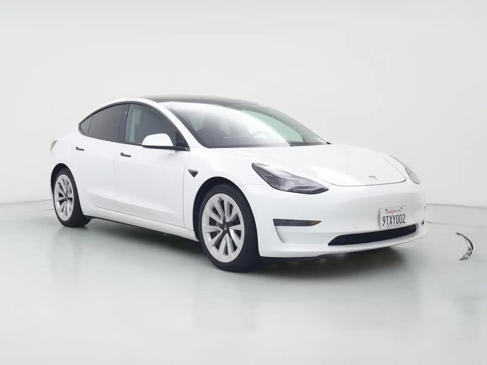 2021 Tesla Model 3 Standard Range Plus's photo
