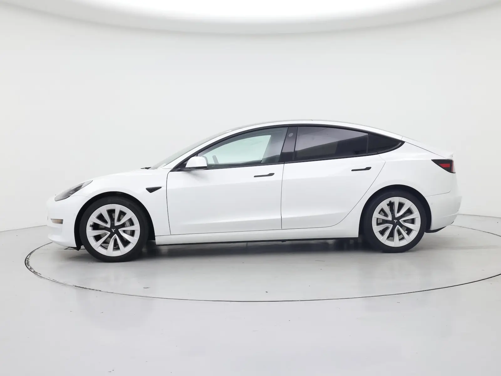 2021 Tesla Model 3 Standard Range Plus photo 4
