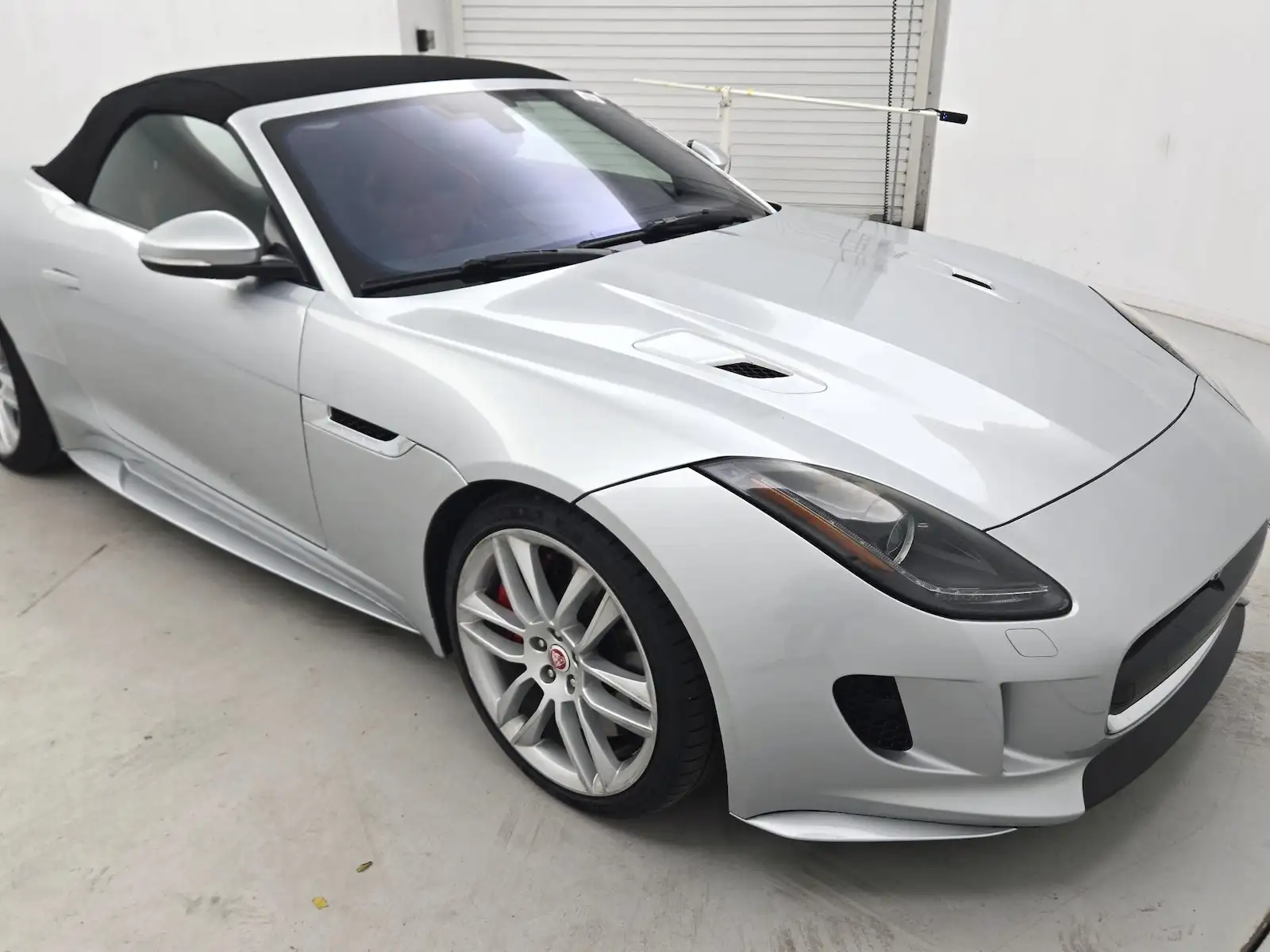2017 Jaguar F-TYPE R Convertible's photo