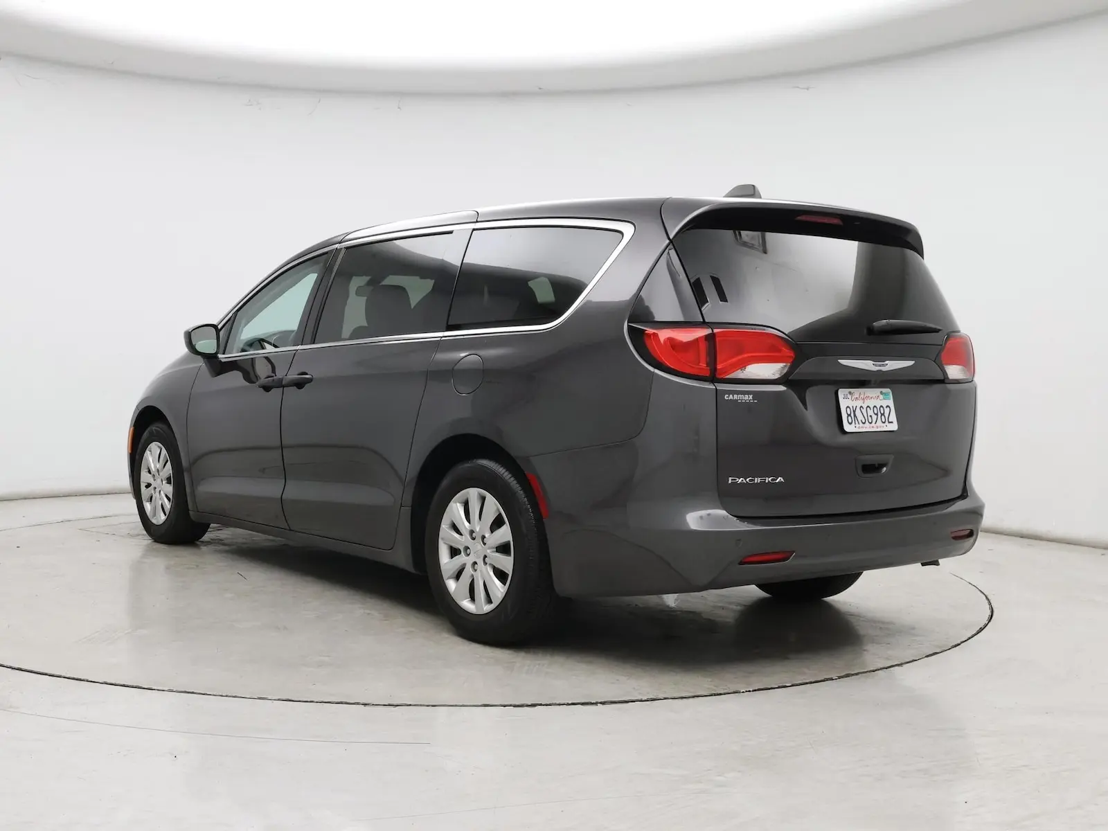 2019 Chrysler Pacifica L photo 3