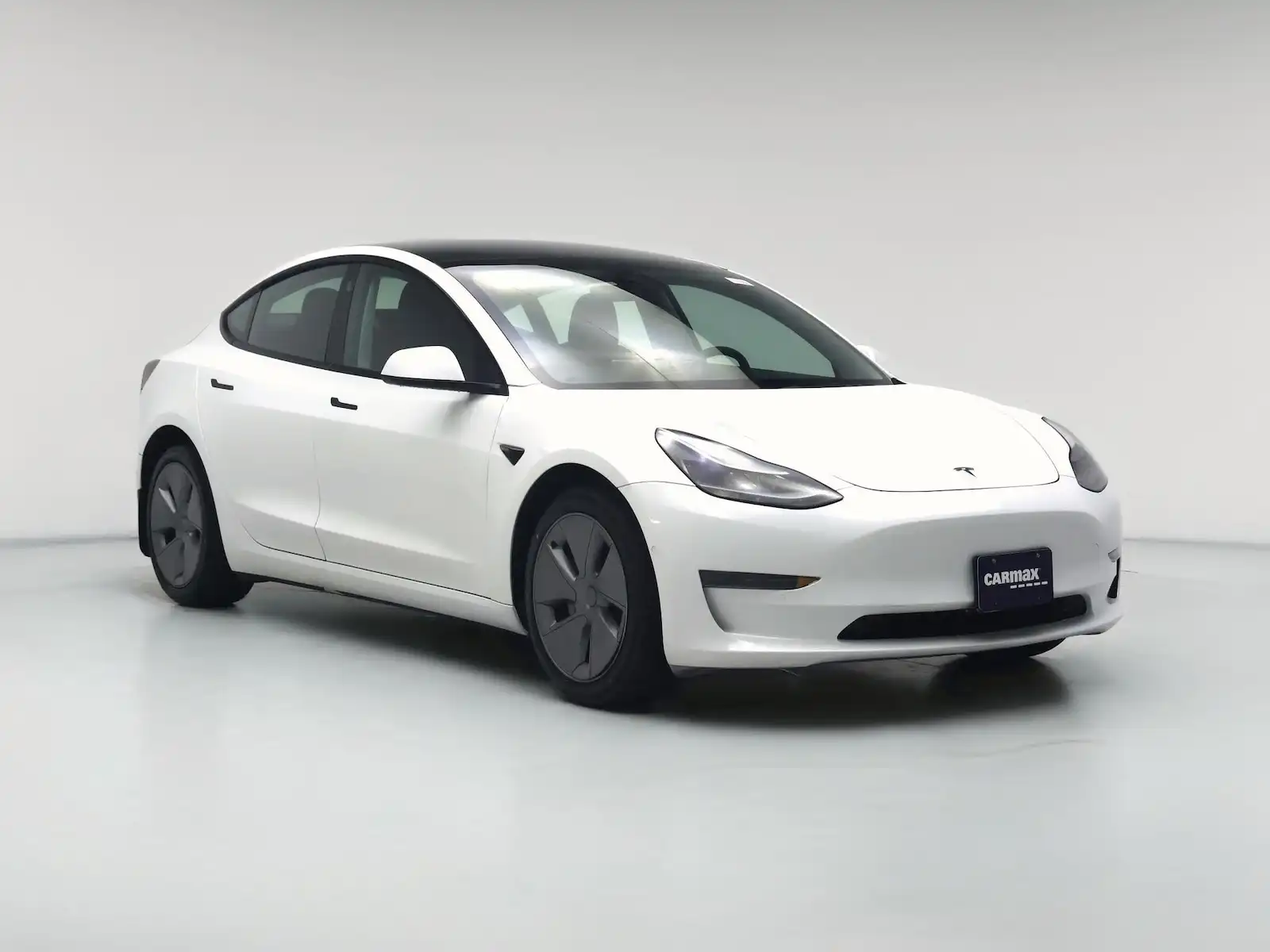 2022 Tesla Model 3 Standard Range Plus's photo
