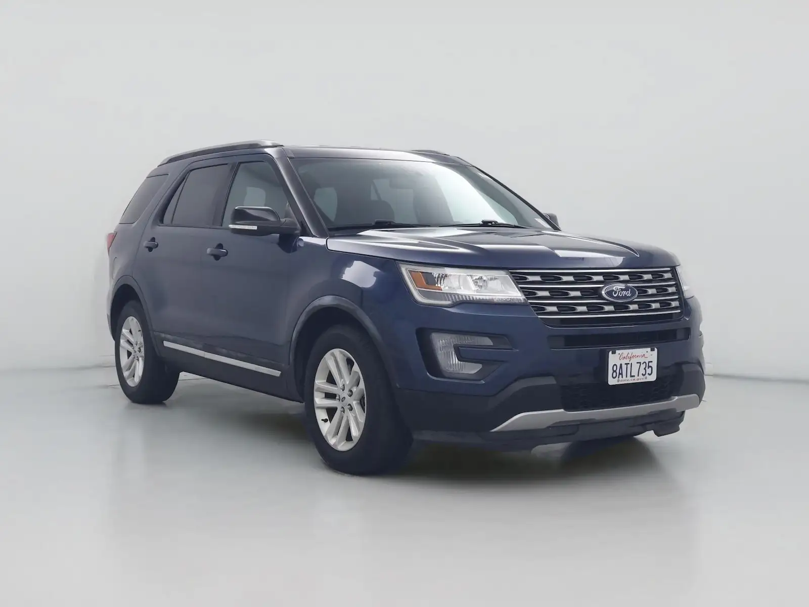 2017 Ford Explorer XLT FWD photo 1