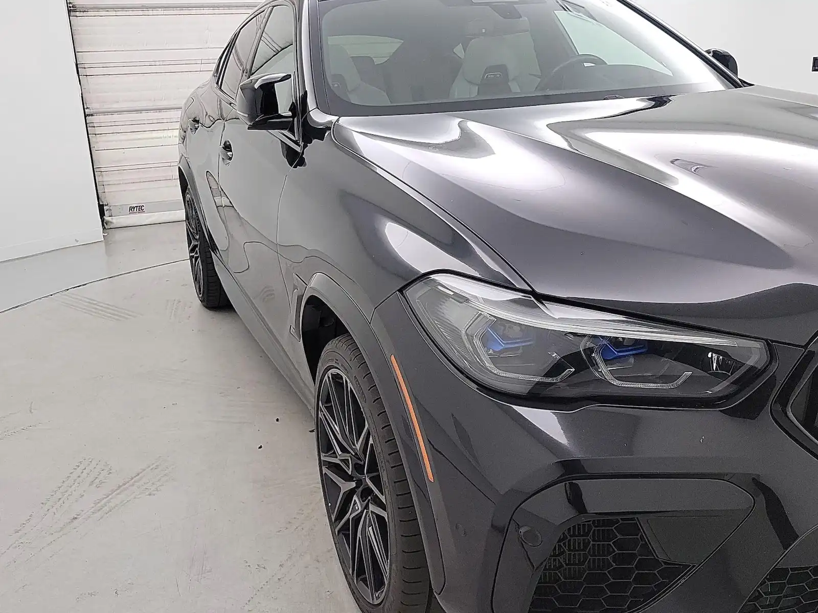 2022 BMW X6 M Base's photo