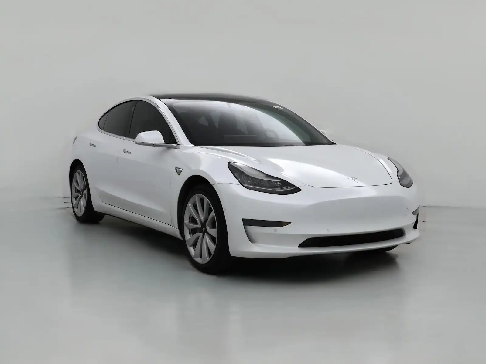2020 Tesla Model 3 Standard Range Plus's photo