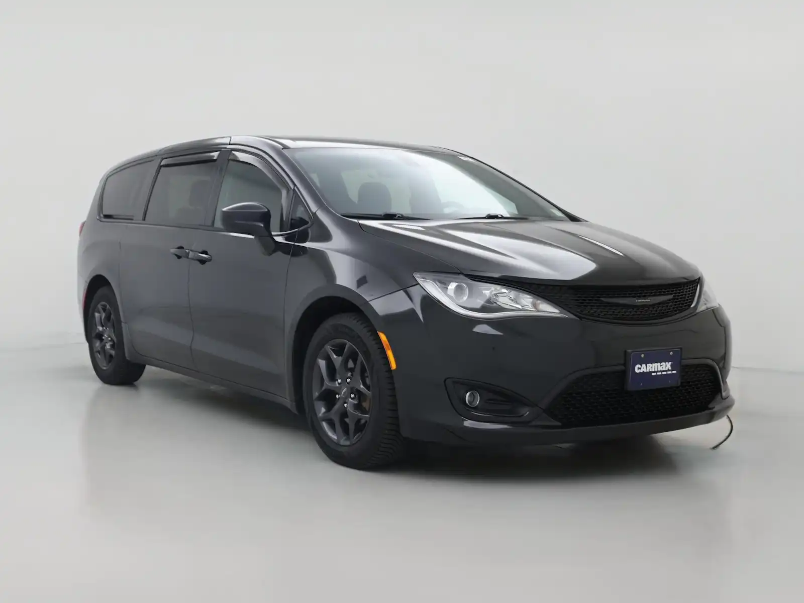 2020 Chrysler Pacifica Touring's photo