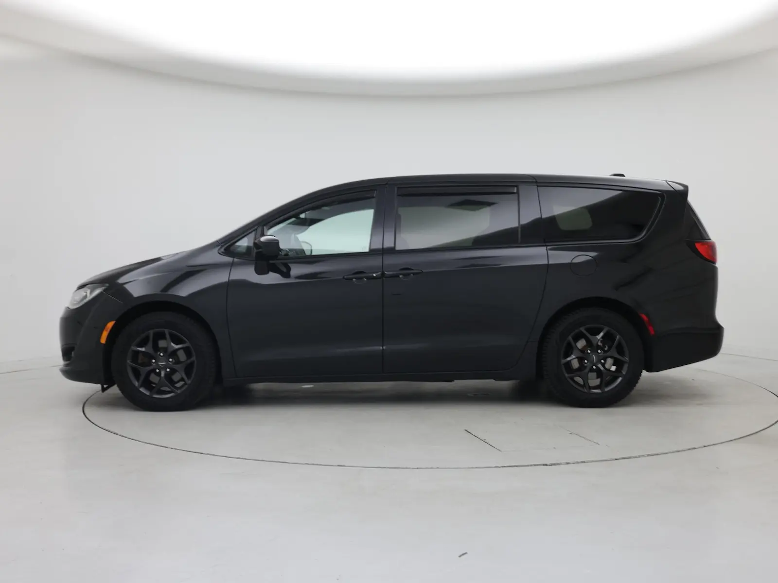 2020 Chrysler Pacifica Touring photo 4