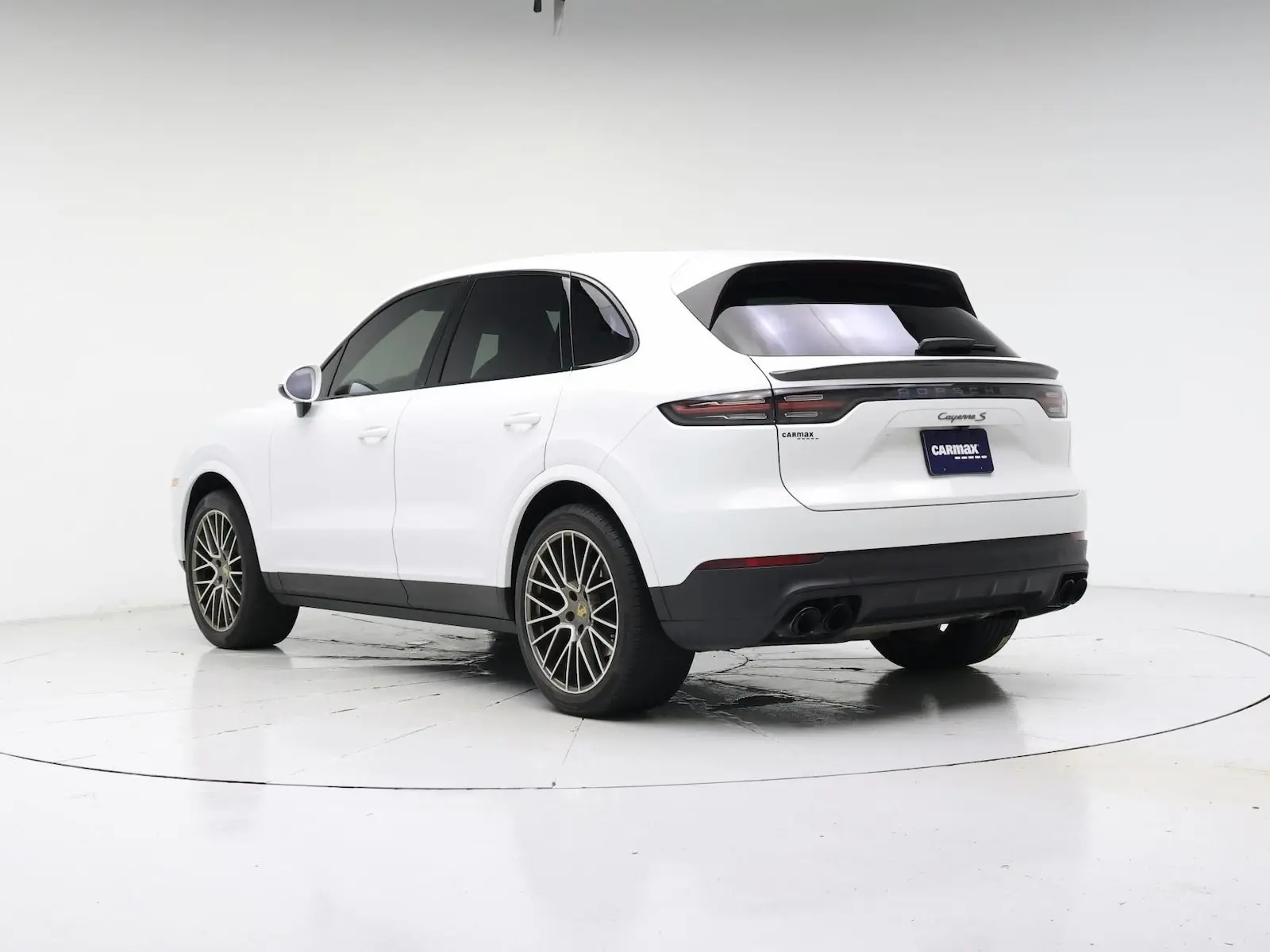 2023 Porsche Cayenne Platinum Edition S photo 3