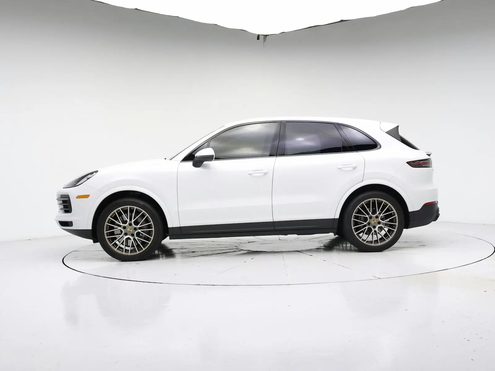 2023 Porsche Cayenne Platinum Edition S photo 4
