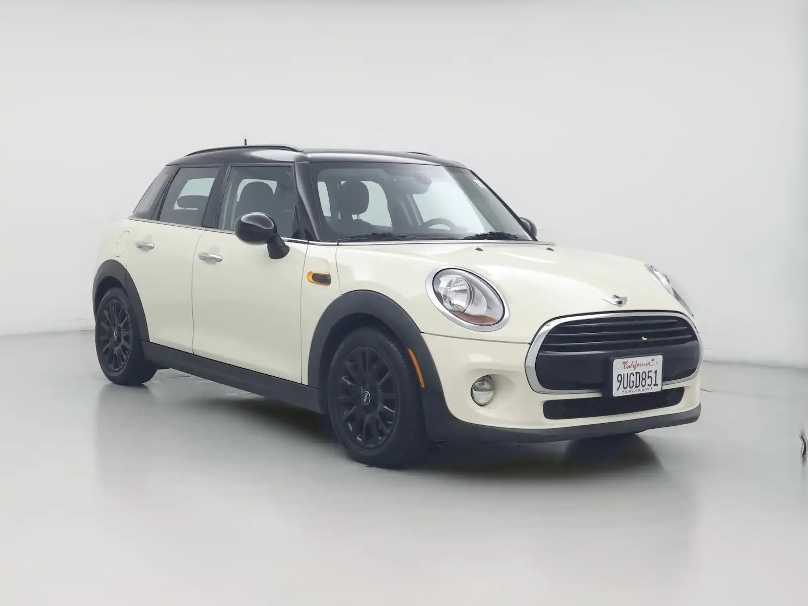 2016 MINI Cooper 4 Door's photo
