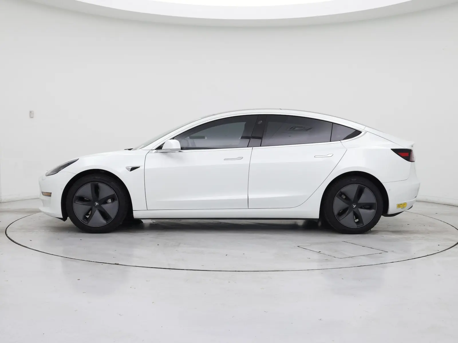 2019 Tesla Model 3 Standard Range Plus photo 4