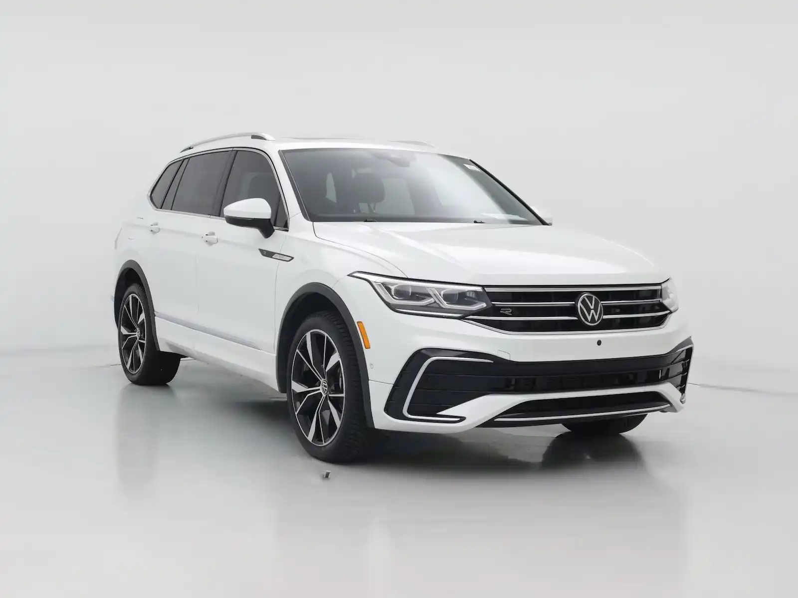 2022 Volkswagen Tiguan 2.0T SEL R-Line 4Motion's photo