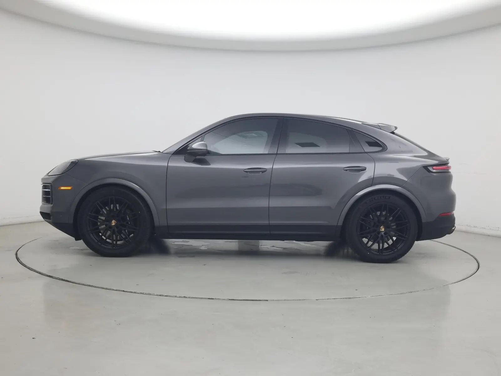 2025 Porsche Cayenne Base photo 4