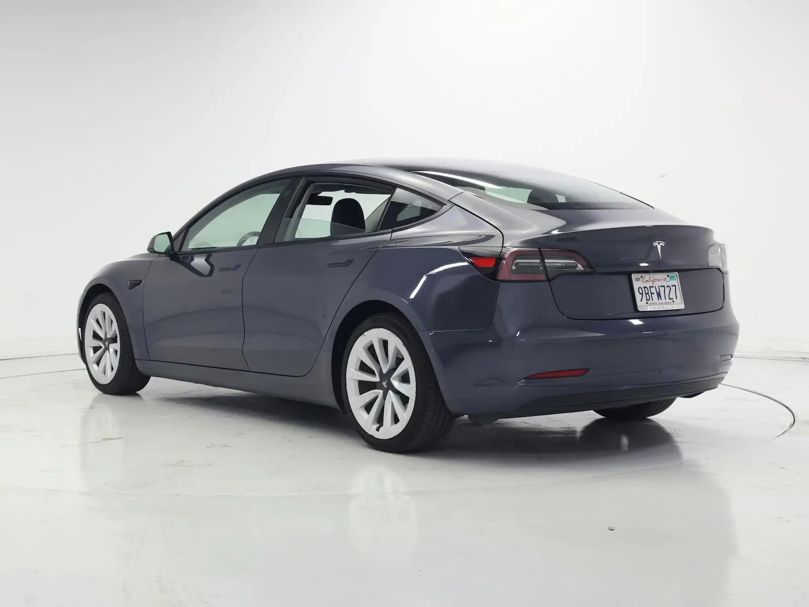 2022 Tesla Model 3 Standard Range Plus photo 3