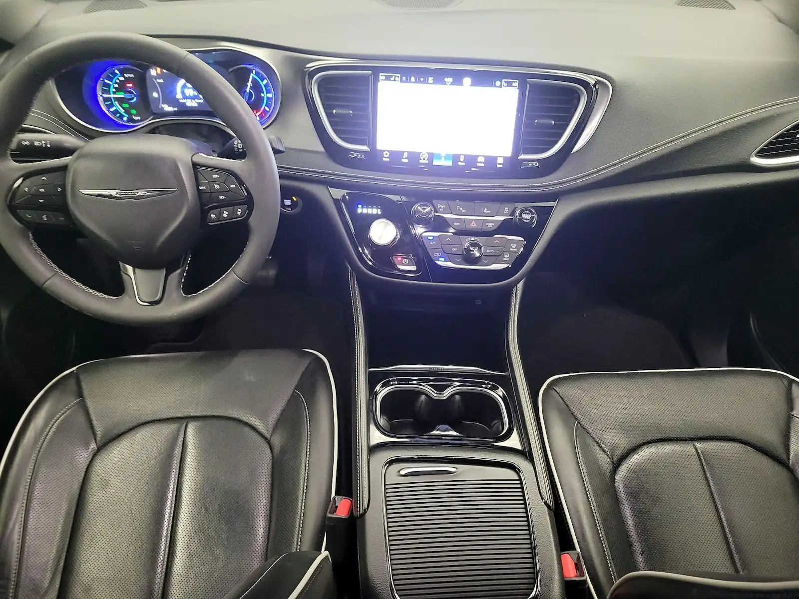 2023 Chrysler Pacifica Hybrid Limited's photo
