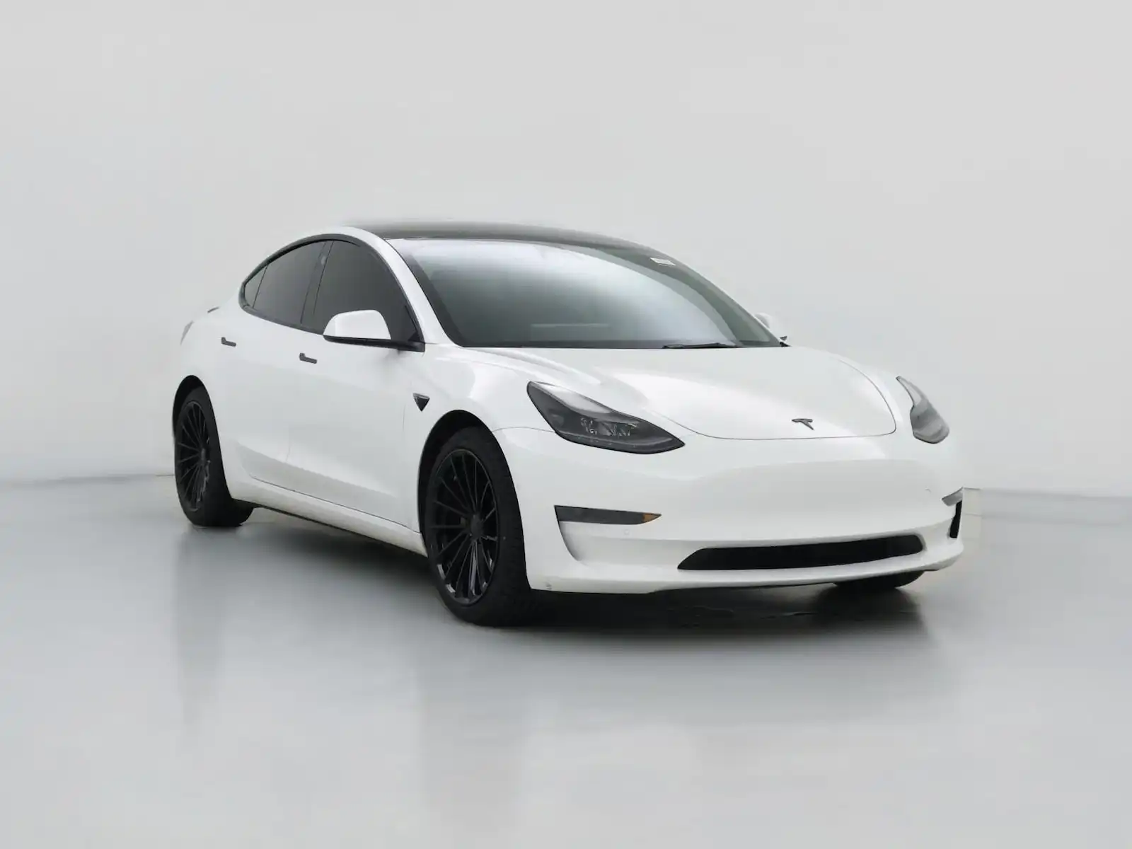 2022 Tesla Model 3 Standard Range Plus's photo