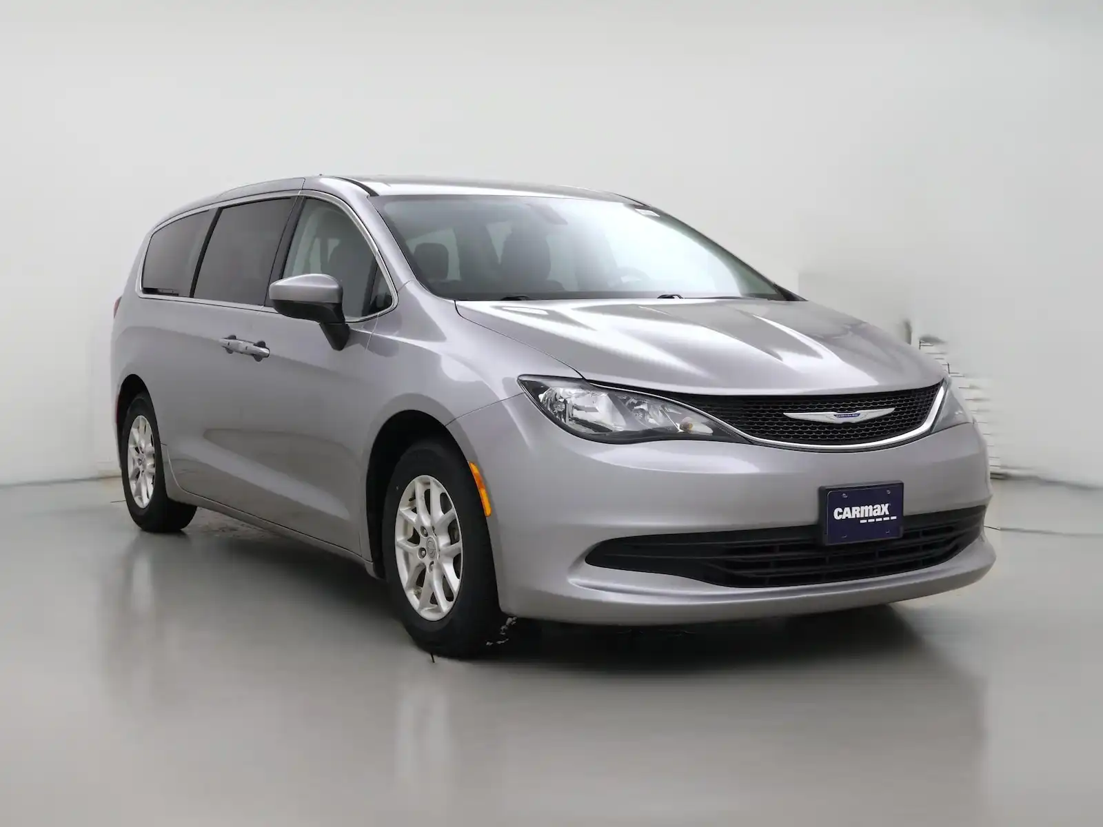 2018 Chrysler Pacifica Touring's photo