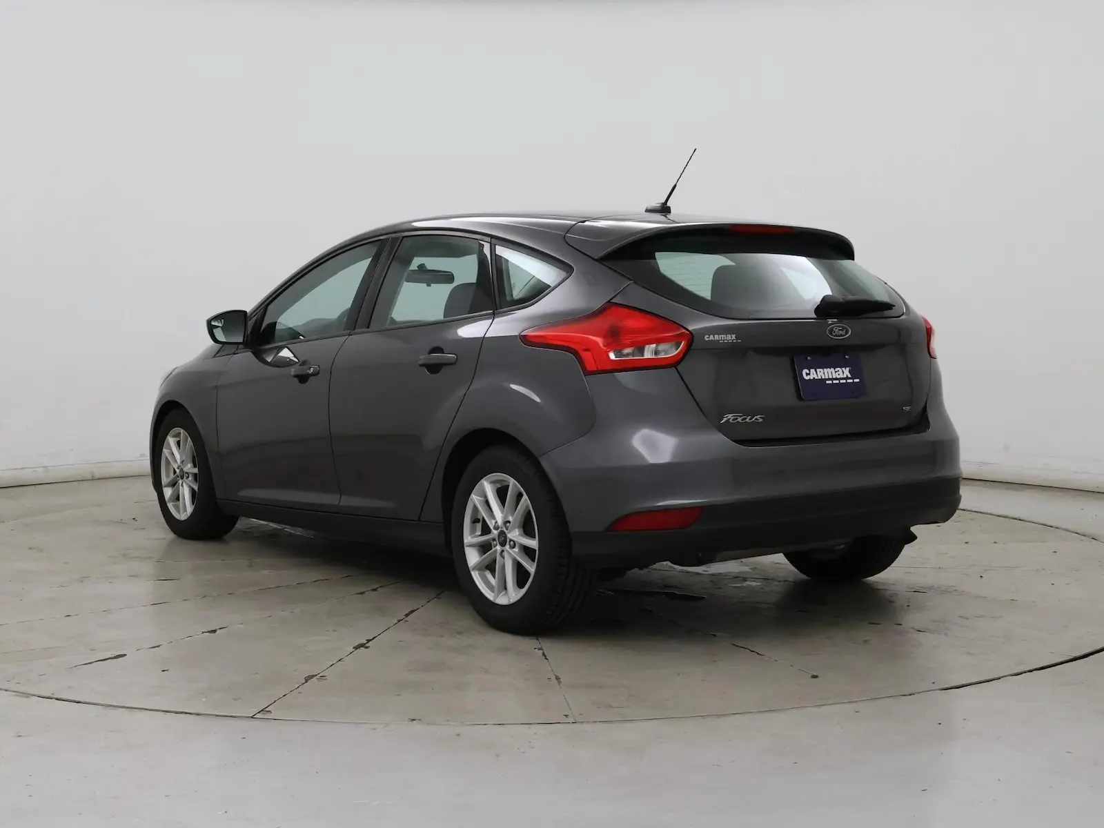 2018 Ford Focus SE Hatchback photo 3