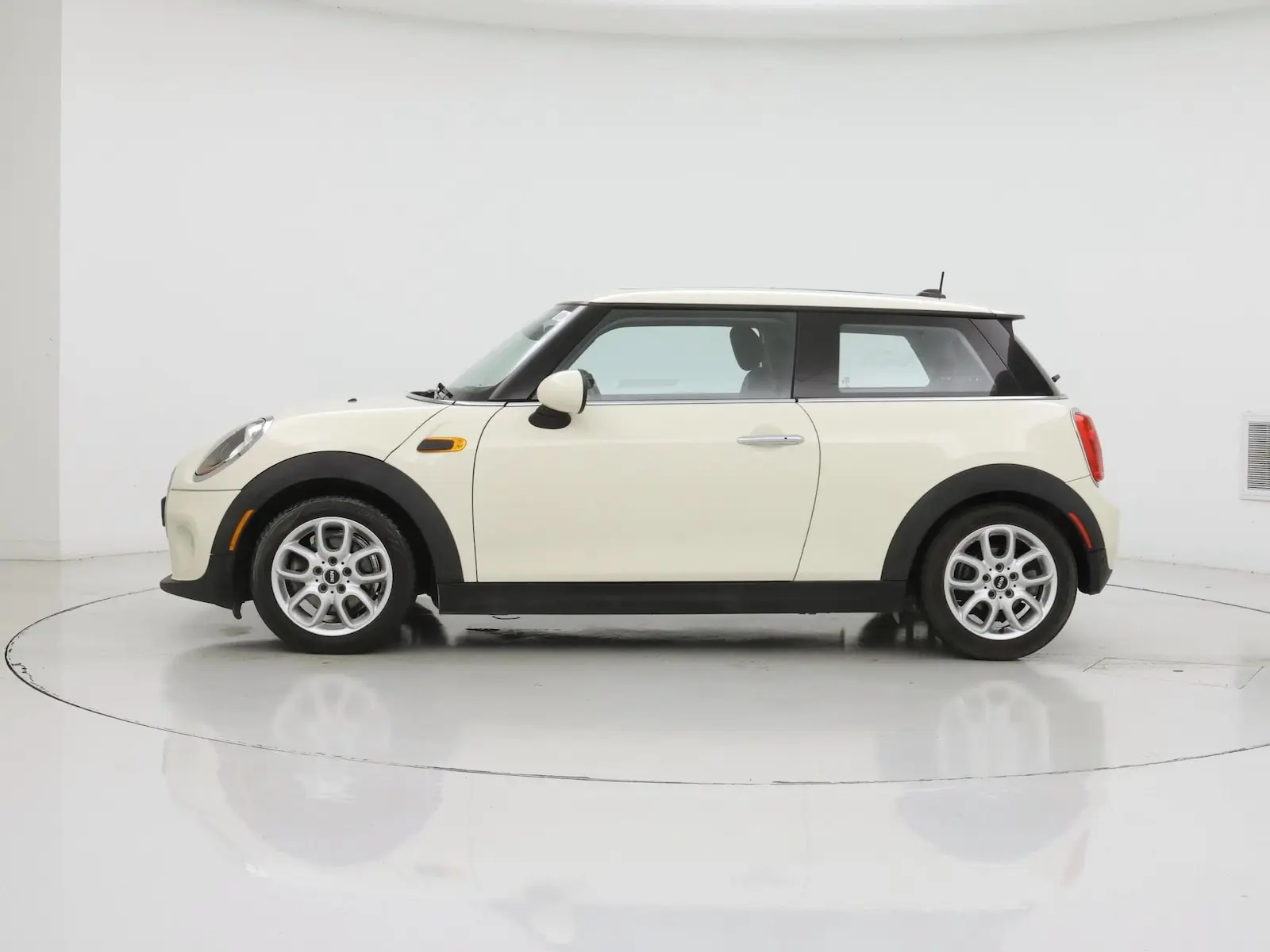 2017 MINI Cooper Base photo 4