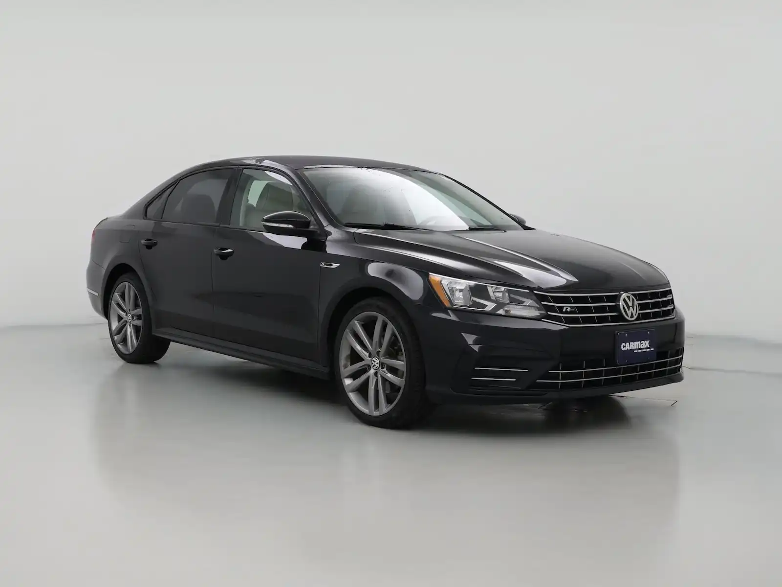 2018 Volkswagen Passat 2.0T R-Line Auto's photo