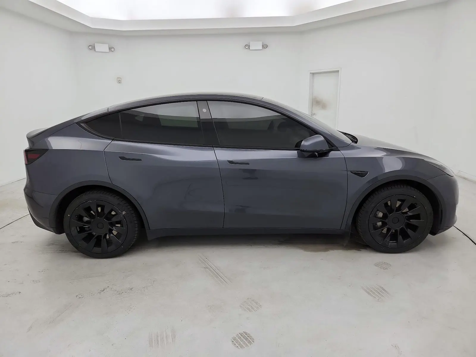 2022 Tesla Model Y Long Range Dual Motor AWD photo 4