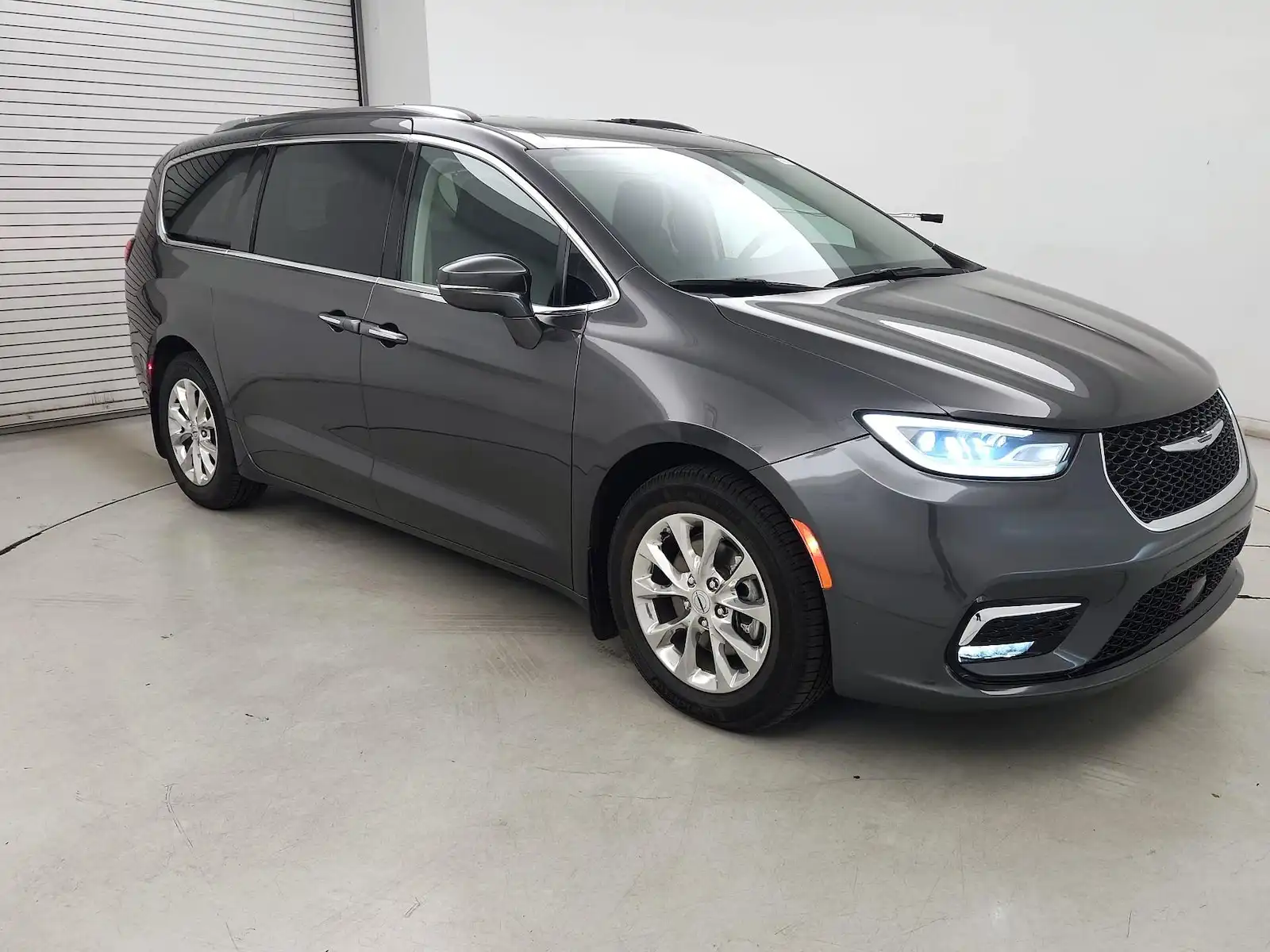 2021 Chrysler Pacifica Touring L's photo