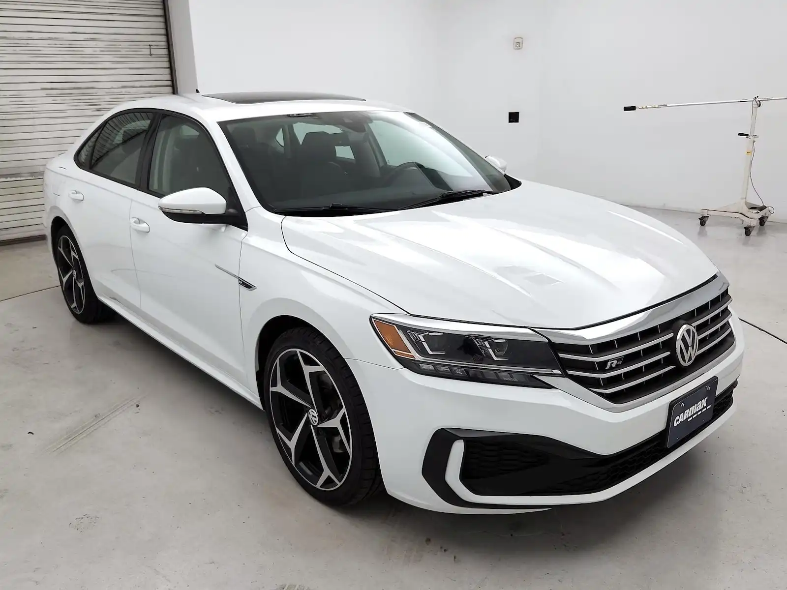 2020 Volkswagen Passat 2.0T R-Line Auto's photo