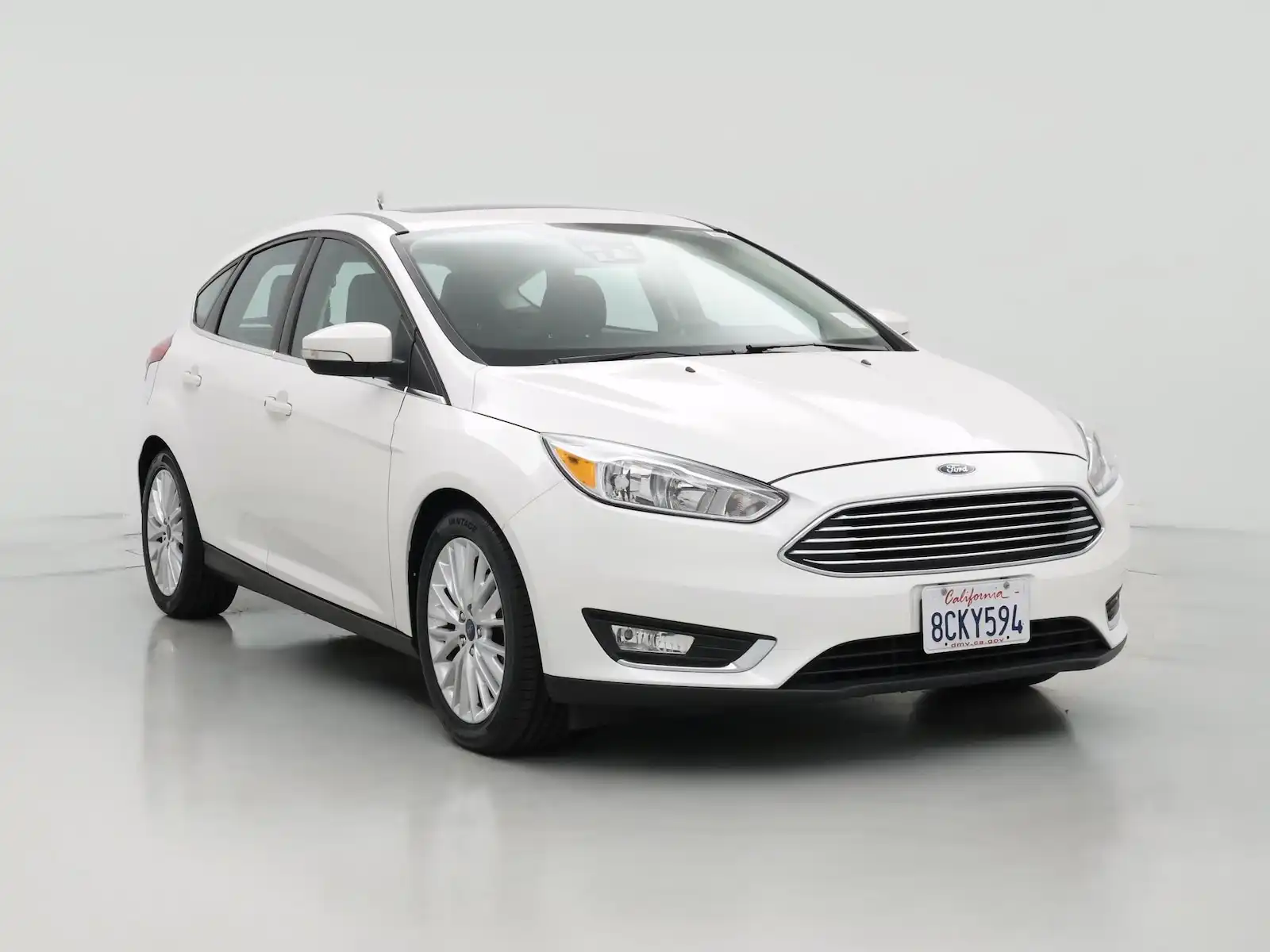 2017 Ford Focus Titanium Hatchback 5-Door's photo
