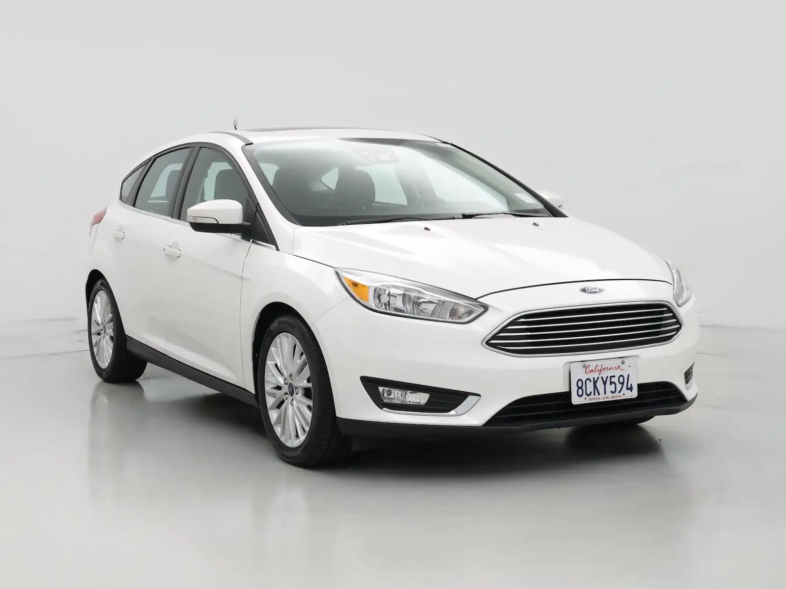 2017 Ford Focus Titanium Hatchback 5-Door's photo