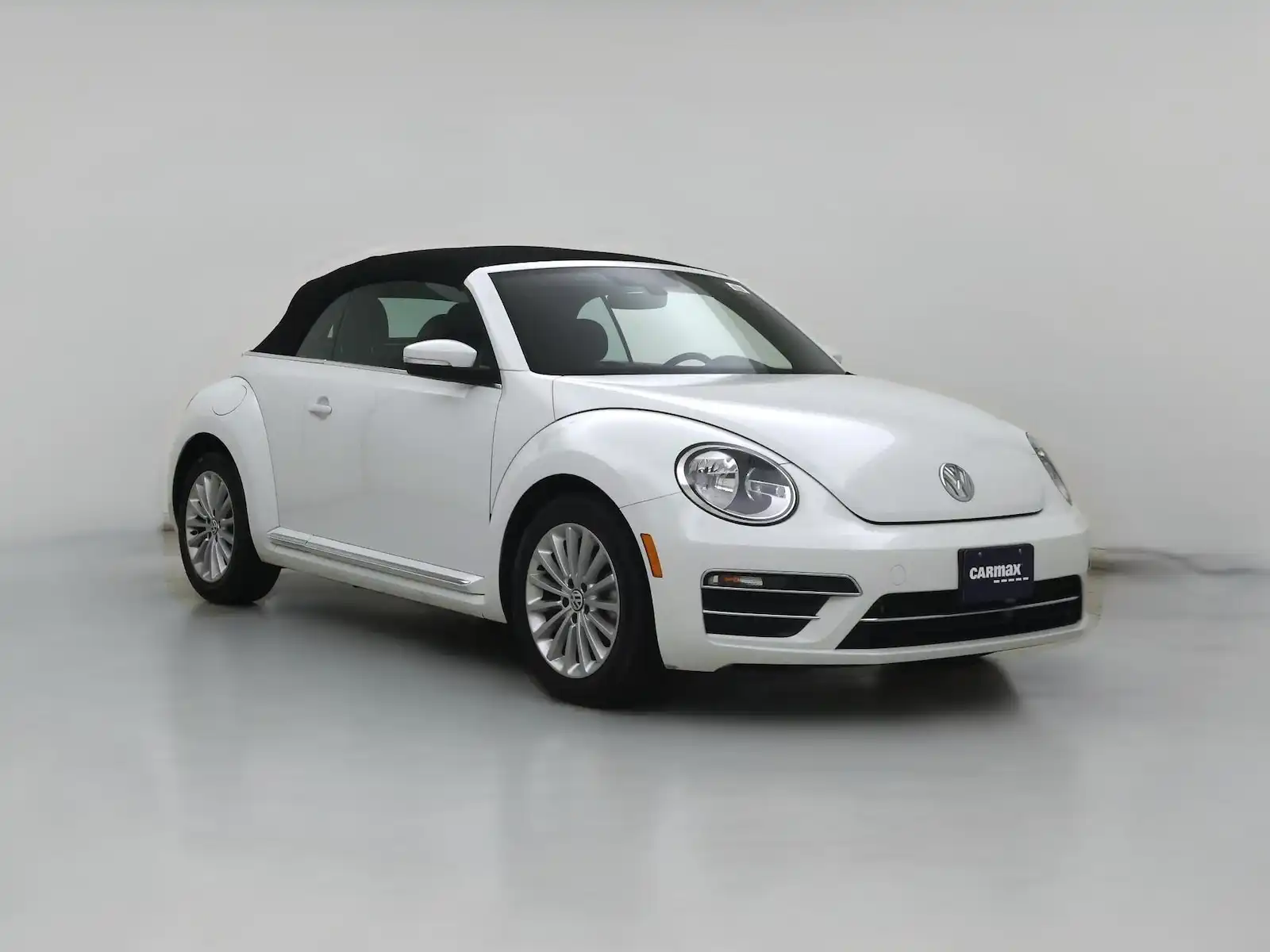 2019 Volkswagen Beetle 2.0T SE Convertible Auto's photo