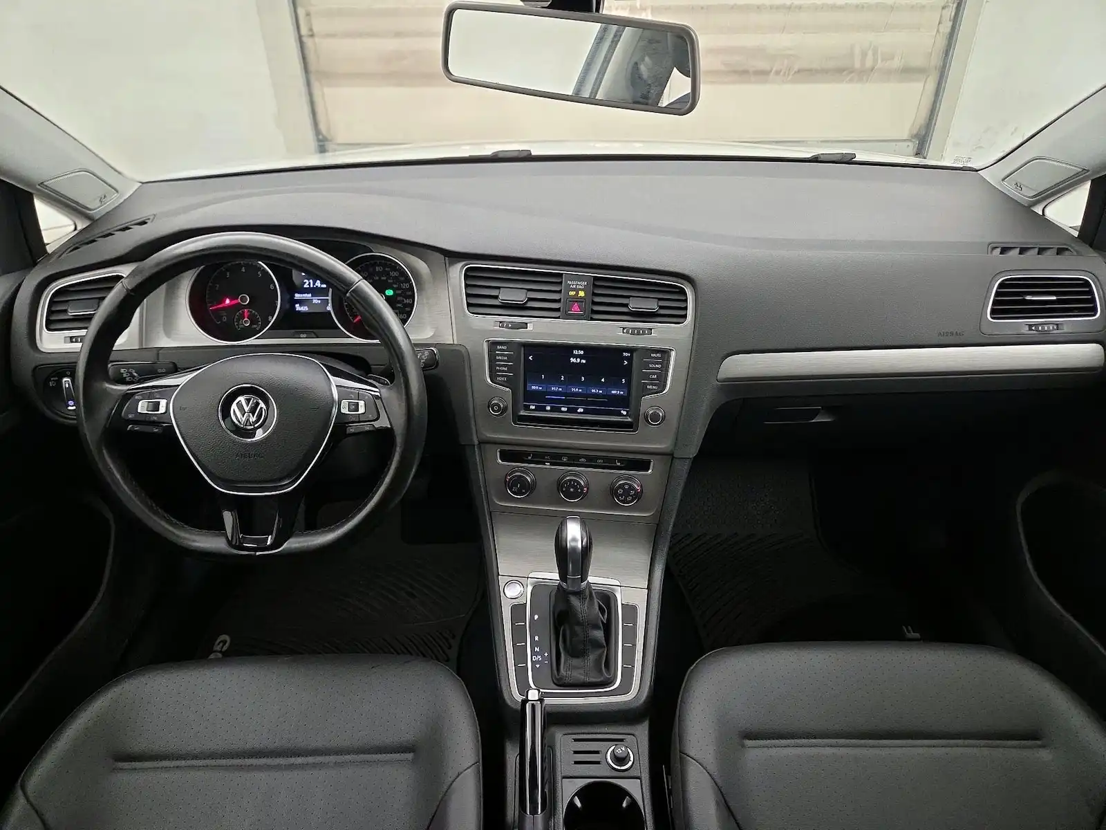2017 Volkswagen Golf TSI SE 4-Door Auto's photo