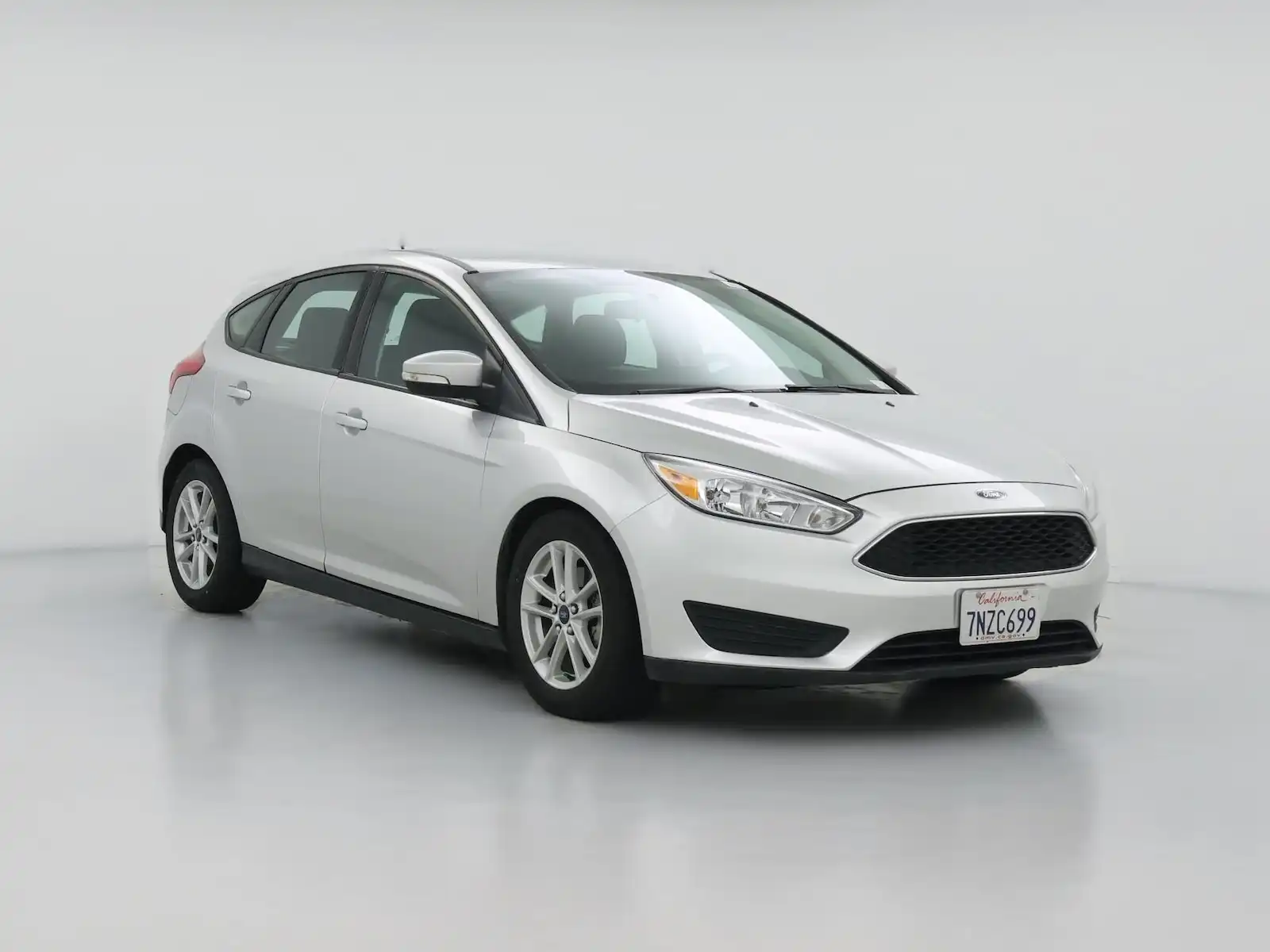 2016 Ford Focus SE Hatchback 5-Door's photo