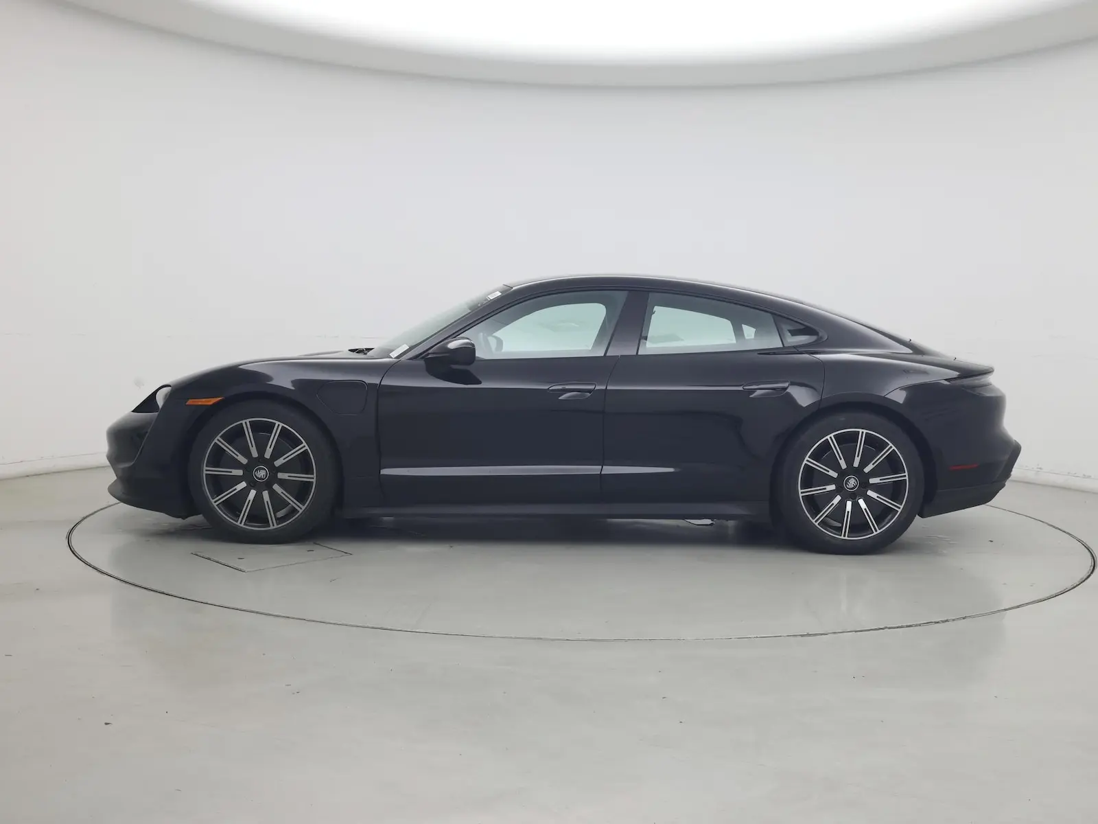 2021 Porsche Taycan Base photo 4