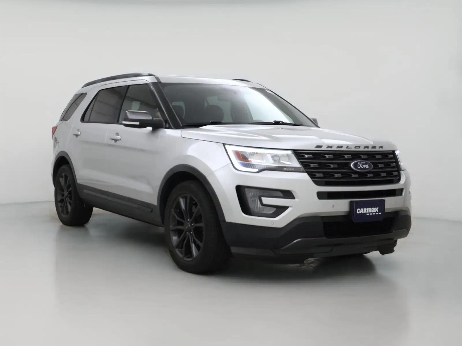 2017 Ford Explorer XLT FWD photo 1