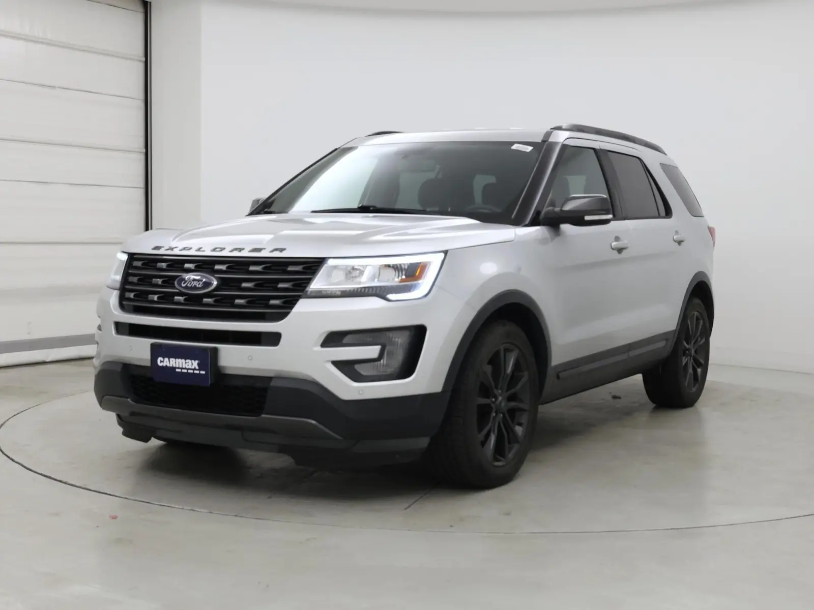 2017 Ford Explorer XLT FWD photo 5