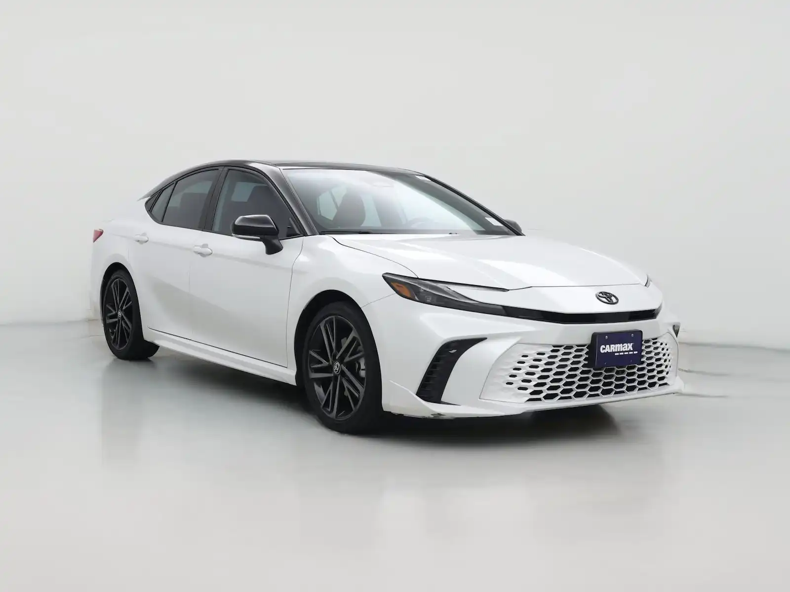 2025 Toyota Camry XSE Hybrid's photo