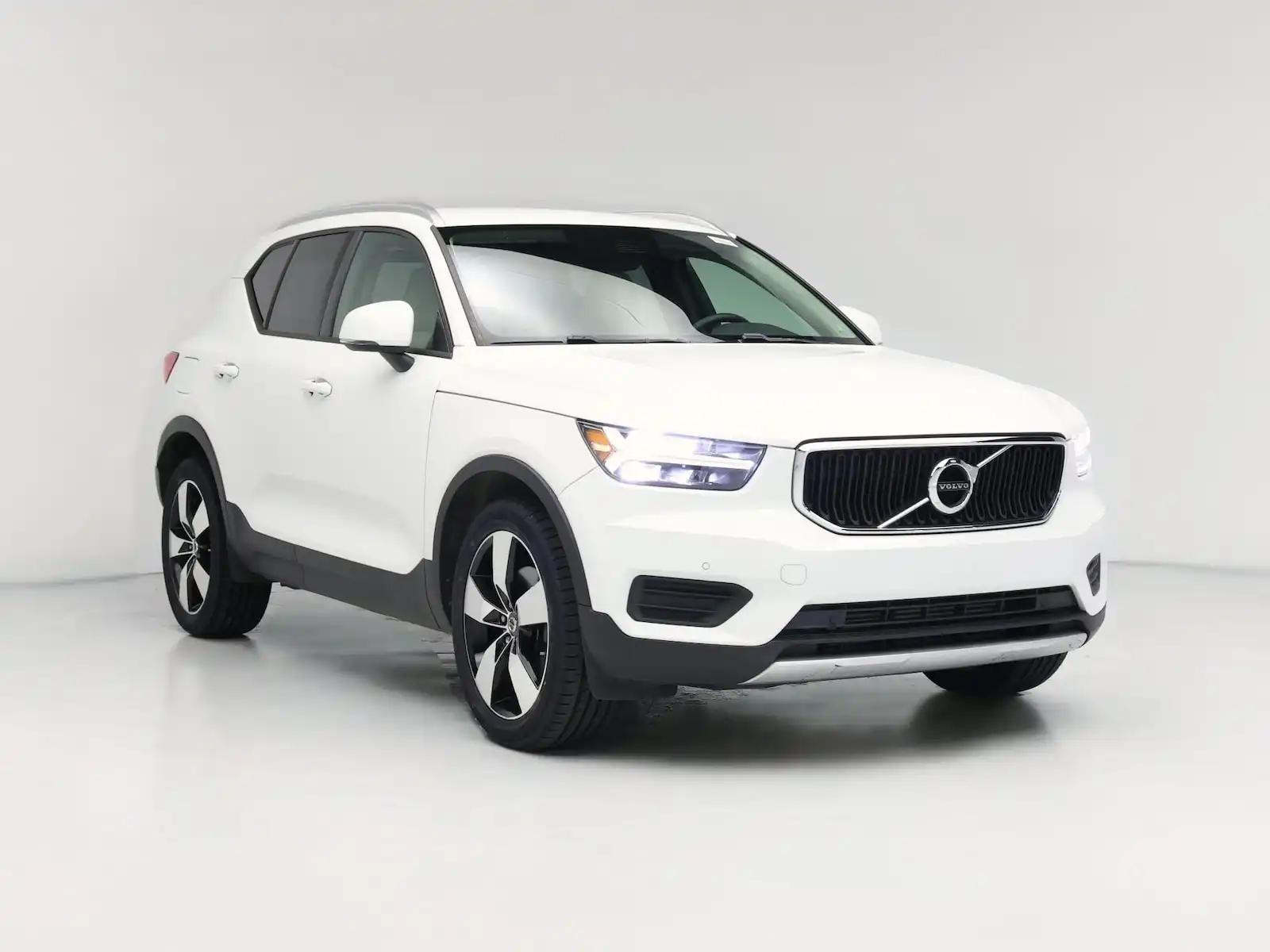 2020 Volvo XC40 T5 Momentum AWD's photo