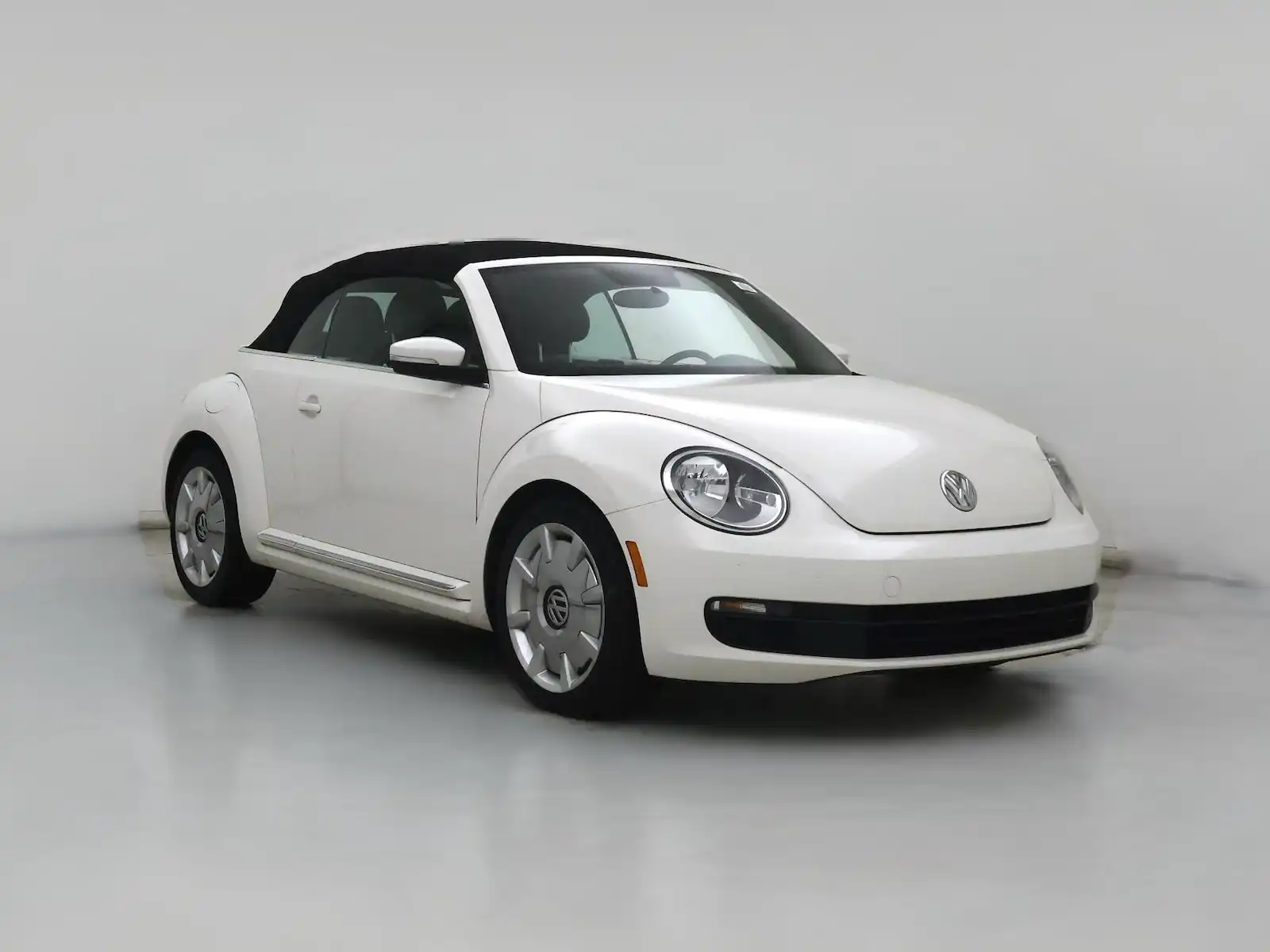 2014 Volkswagen Beetle 2.5L Convertible. Auto PZEV's photo