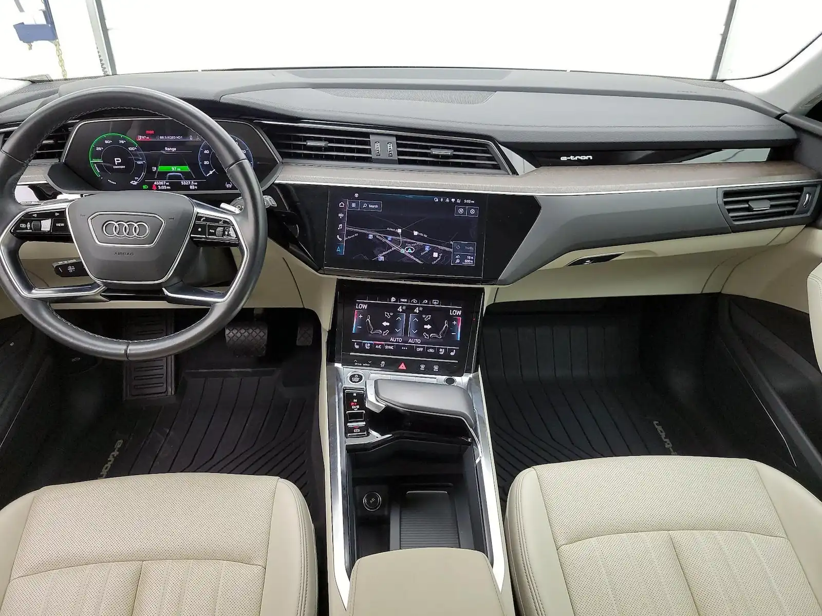 2022 Audi e-tron 95 kWh Premium Plus quattro's photo