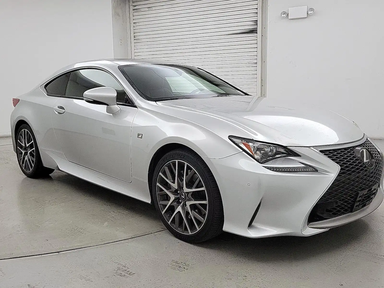 2016 Lexus RC 350 200t's photo