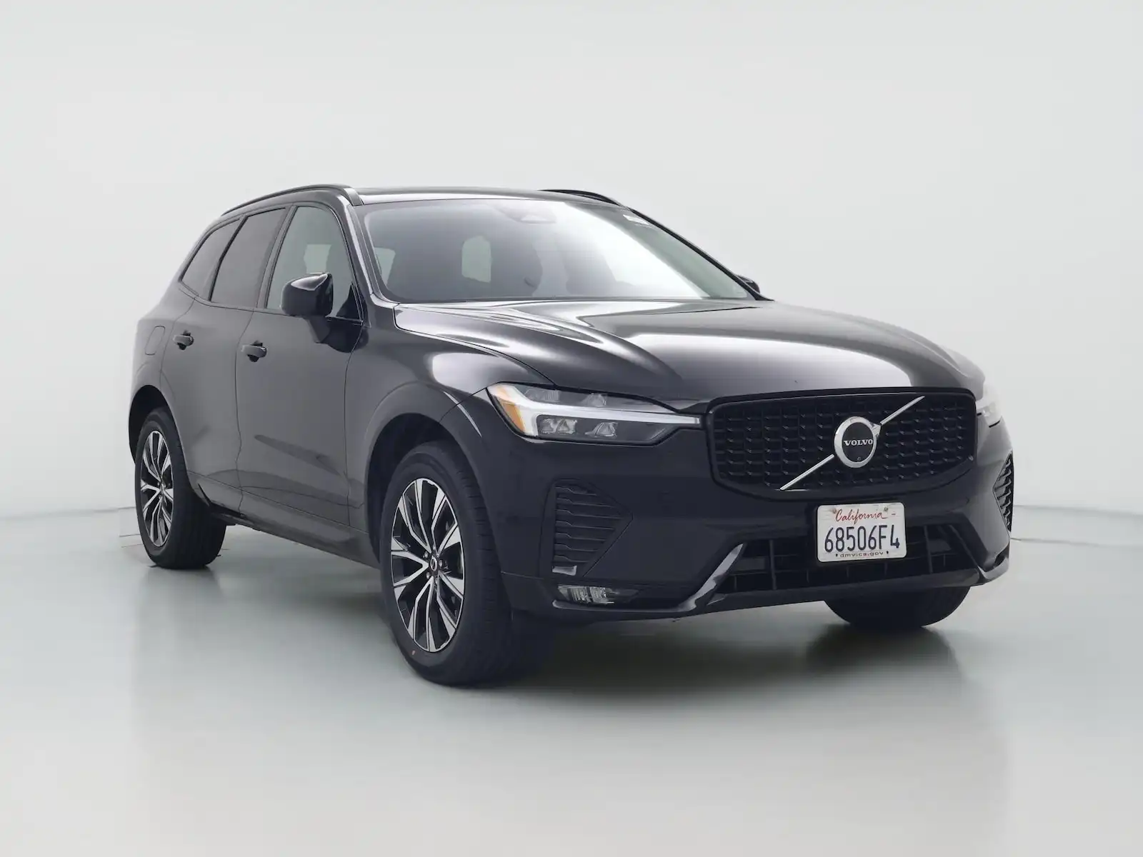 2025 Volvo XC60 B5 Plus Dark AWD's photo