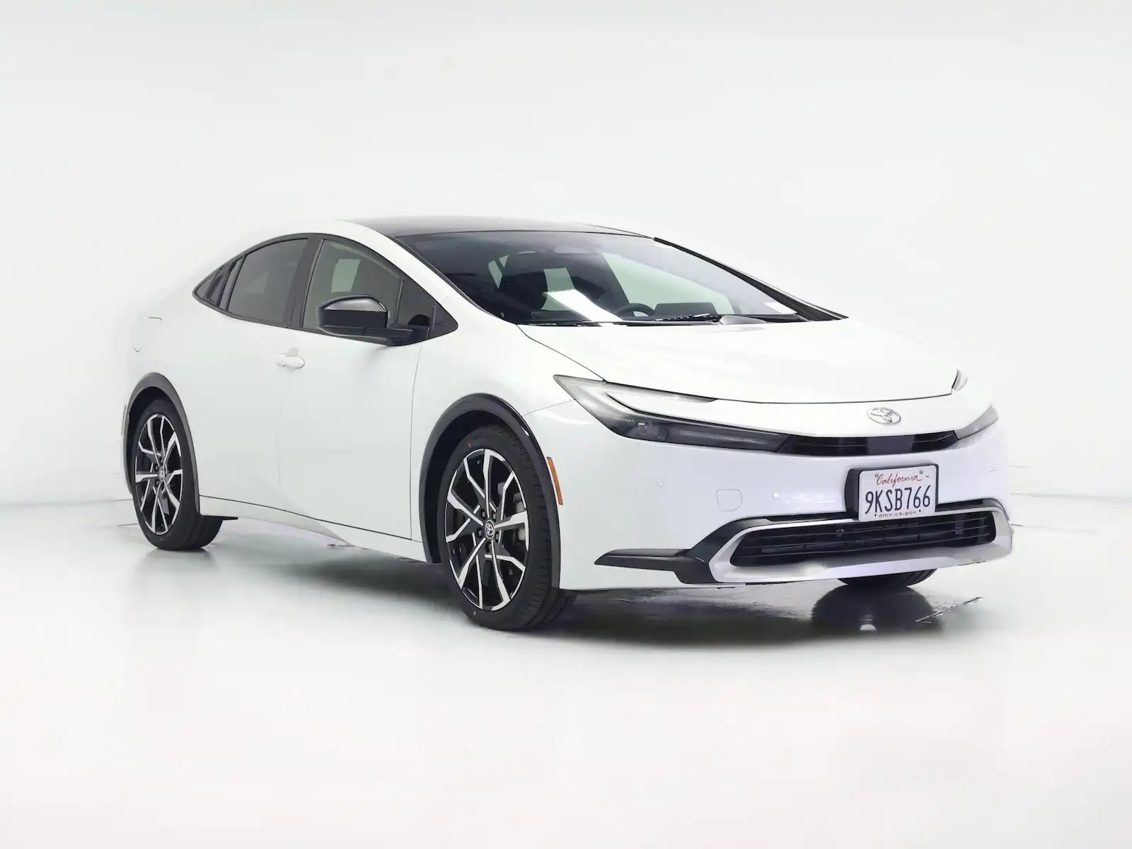 2024 Toyota Prius Prime XSE's photo
