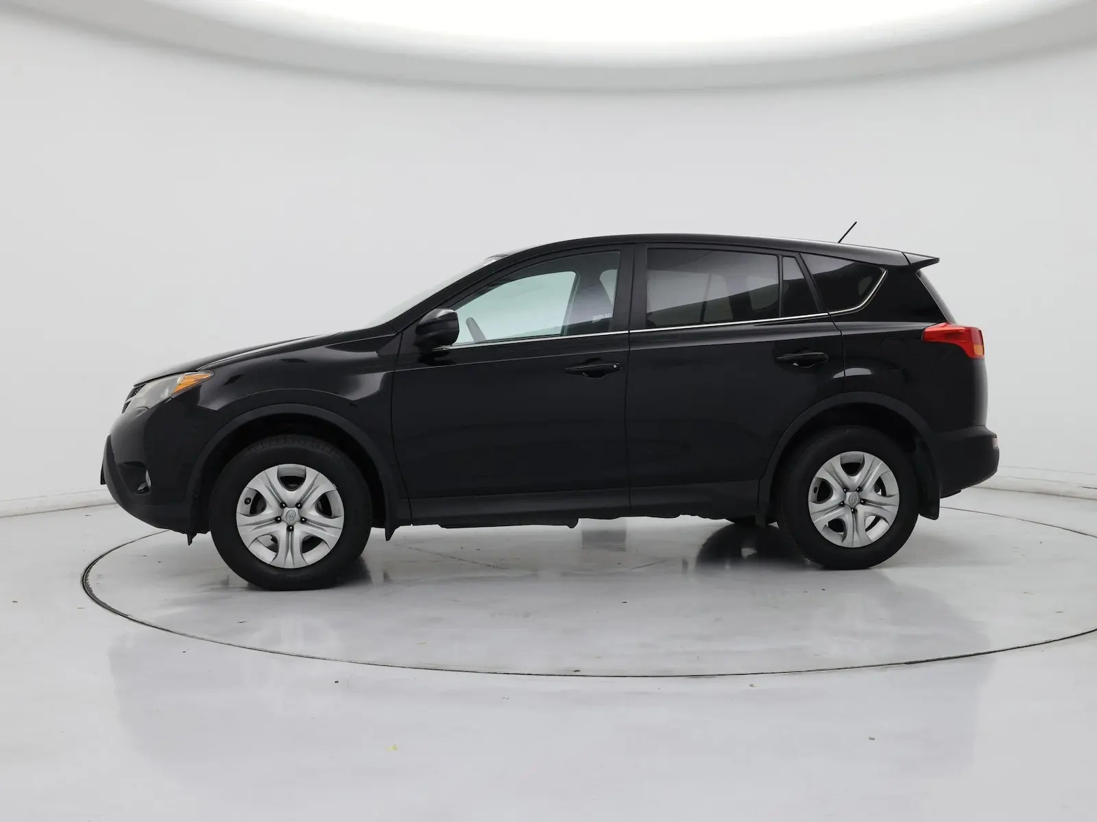 2015 Toyota RAV4 LE photo 4