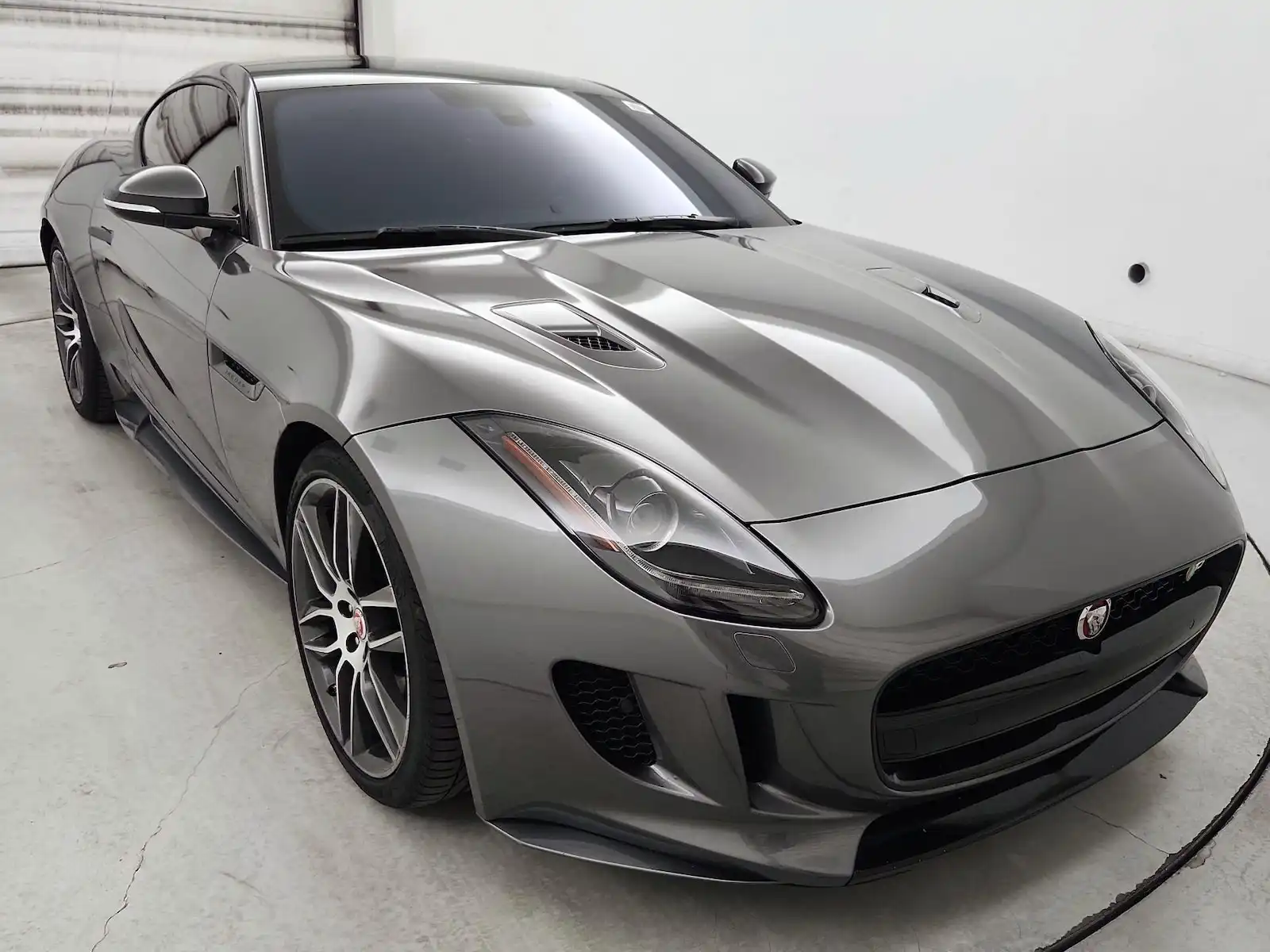 2017 Jaguar F-TYPE R Coupe's photo
