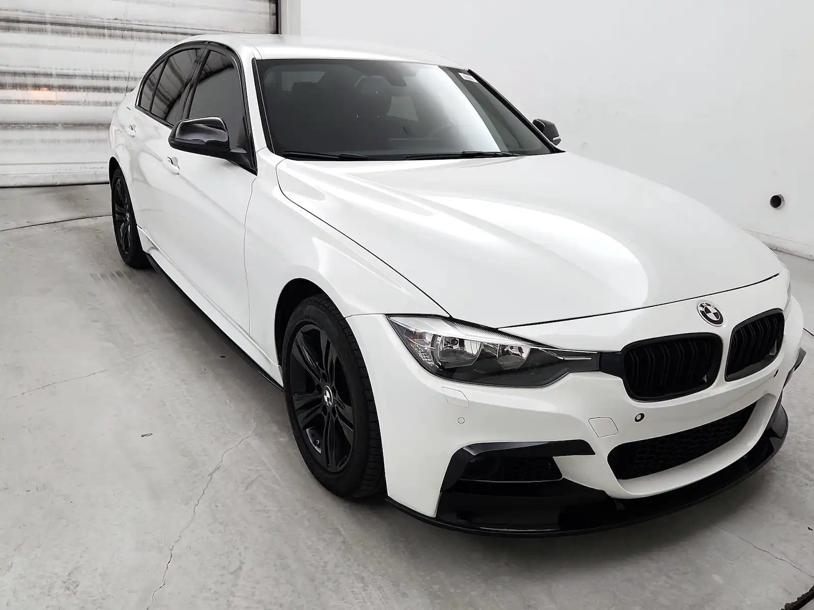 2017 BMW 3 Series 330i Sedan's photo