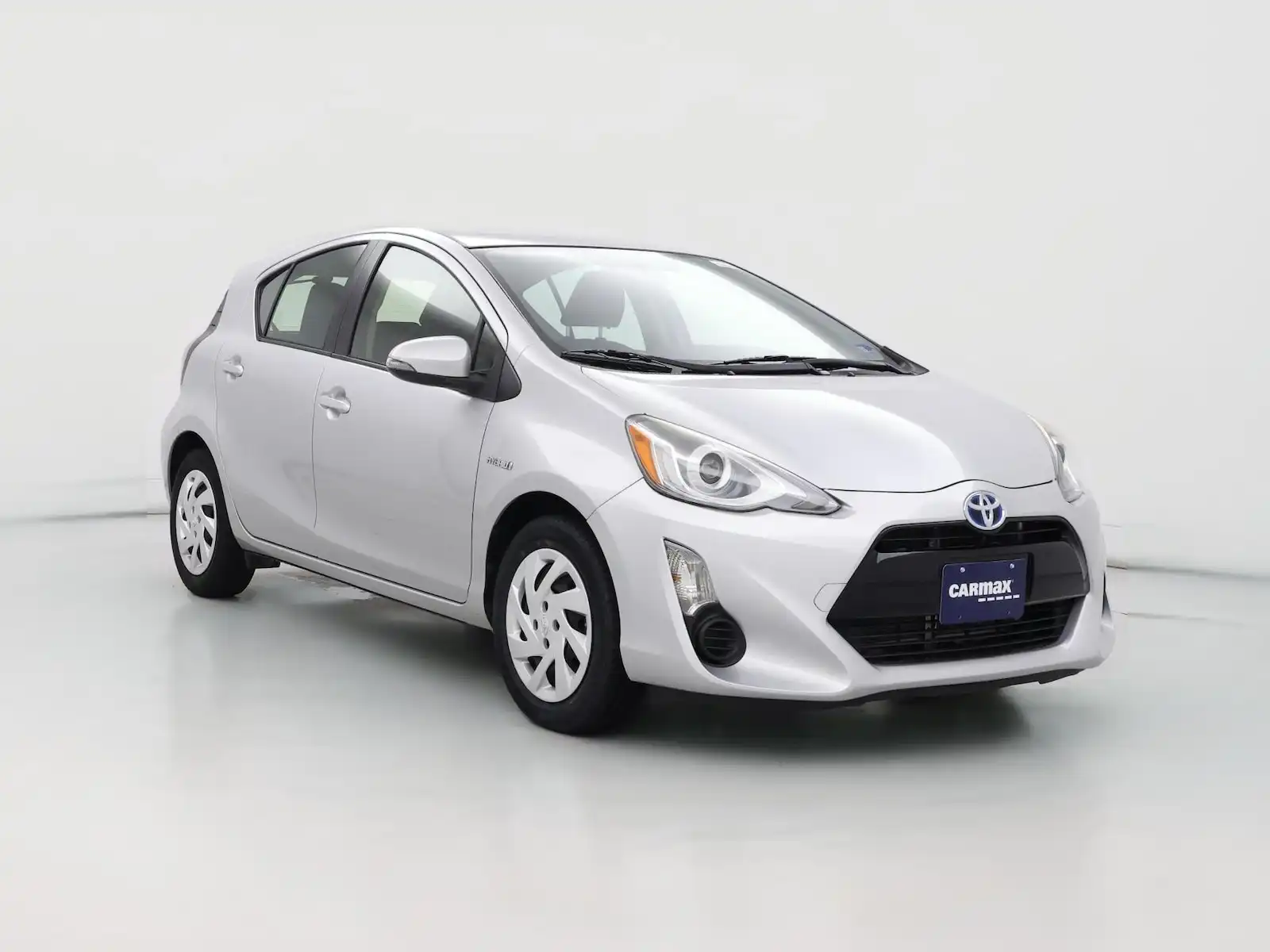 2015 Toyota Prius c Two's photo