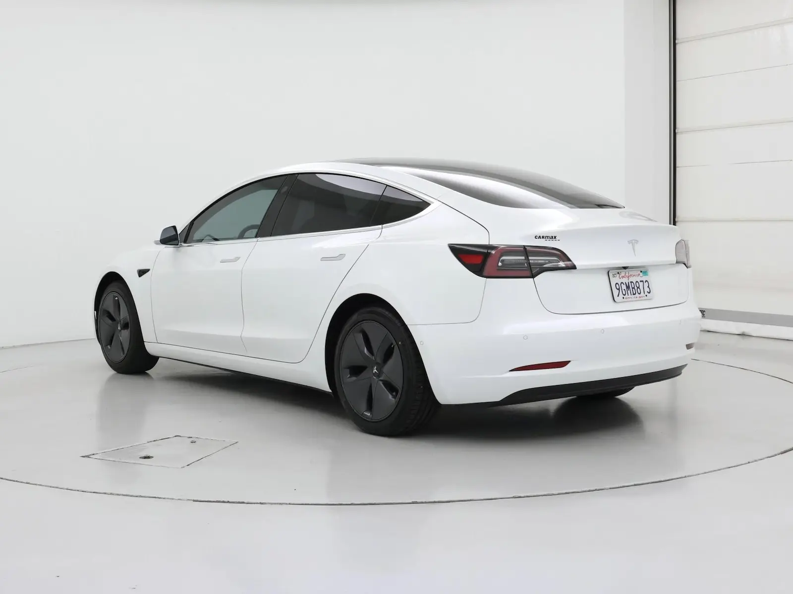 2020 Tesla Model 3 Standard Range Plus photo 3