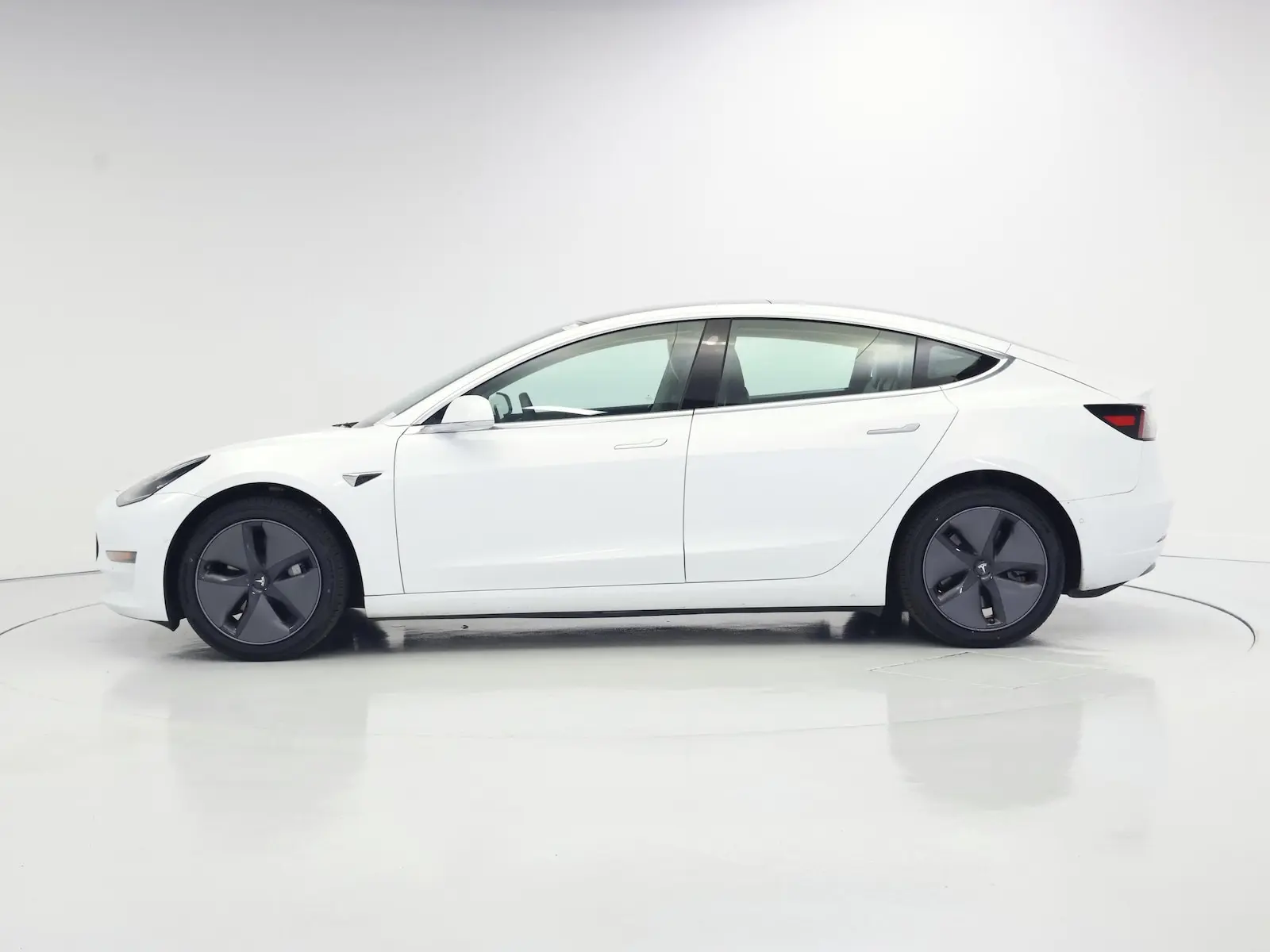 2020 Tesla Model 3 Standard Range Plus photo 4