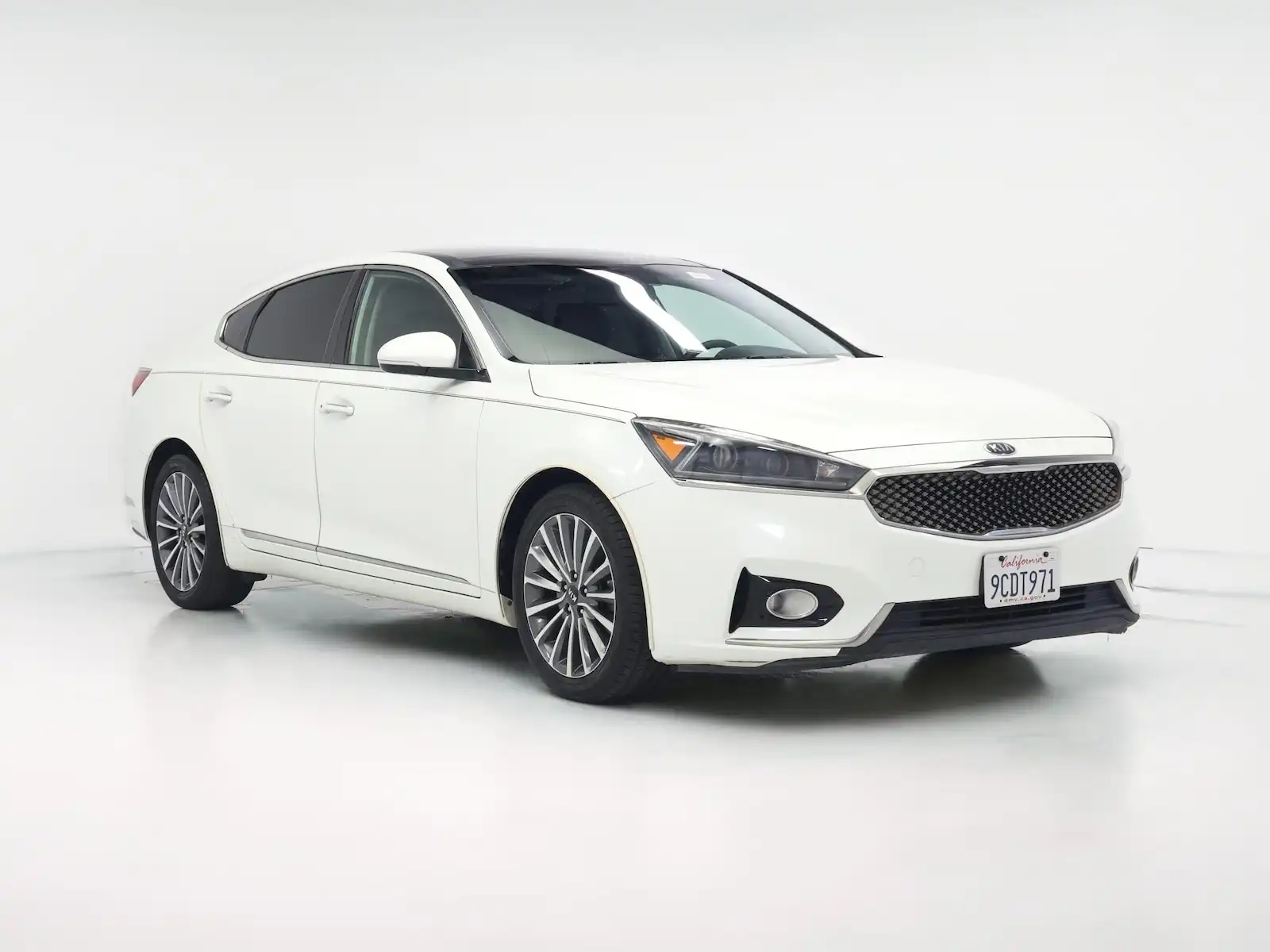 2017 Kia Cadenza Premium's photo