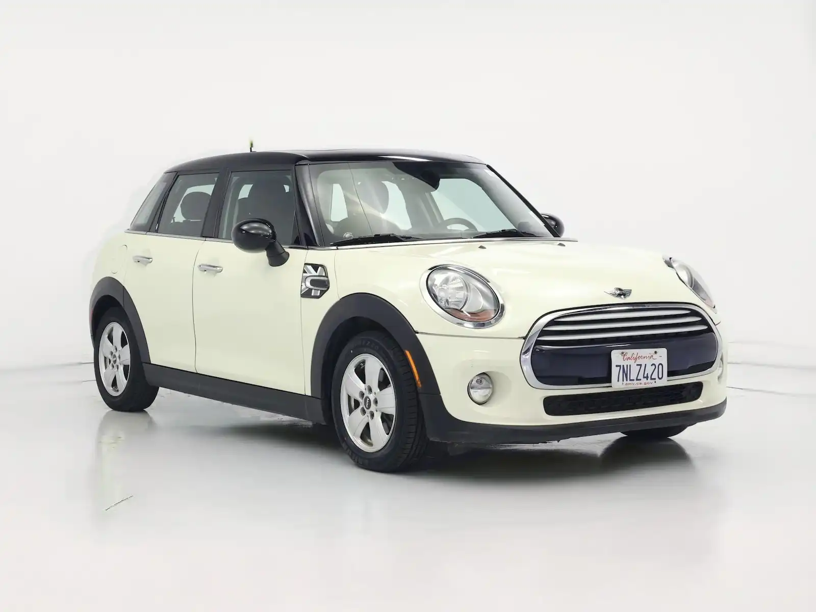 2015 MINI Cooper 4 Door's photo