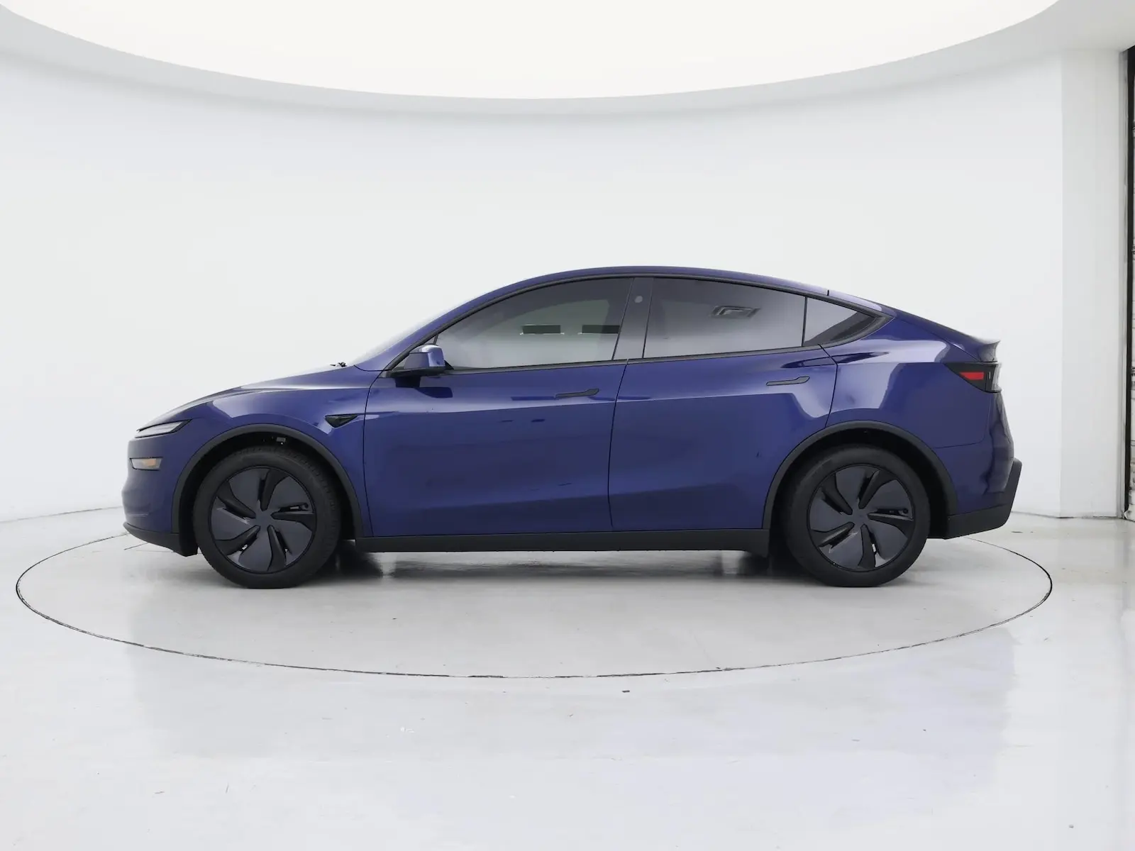 2026 Tesla Model Y Long Range RWD photo 4